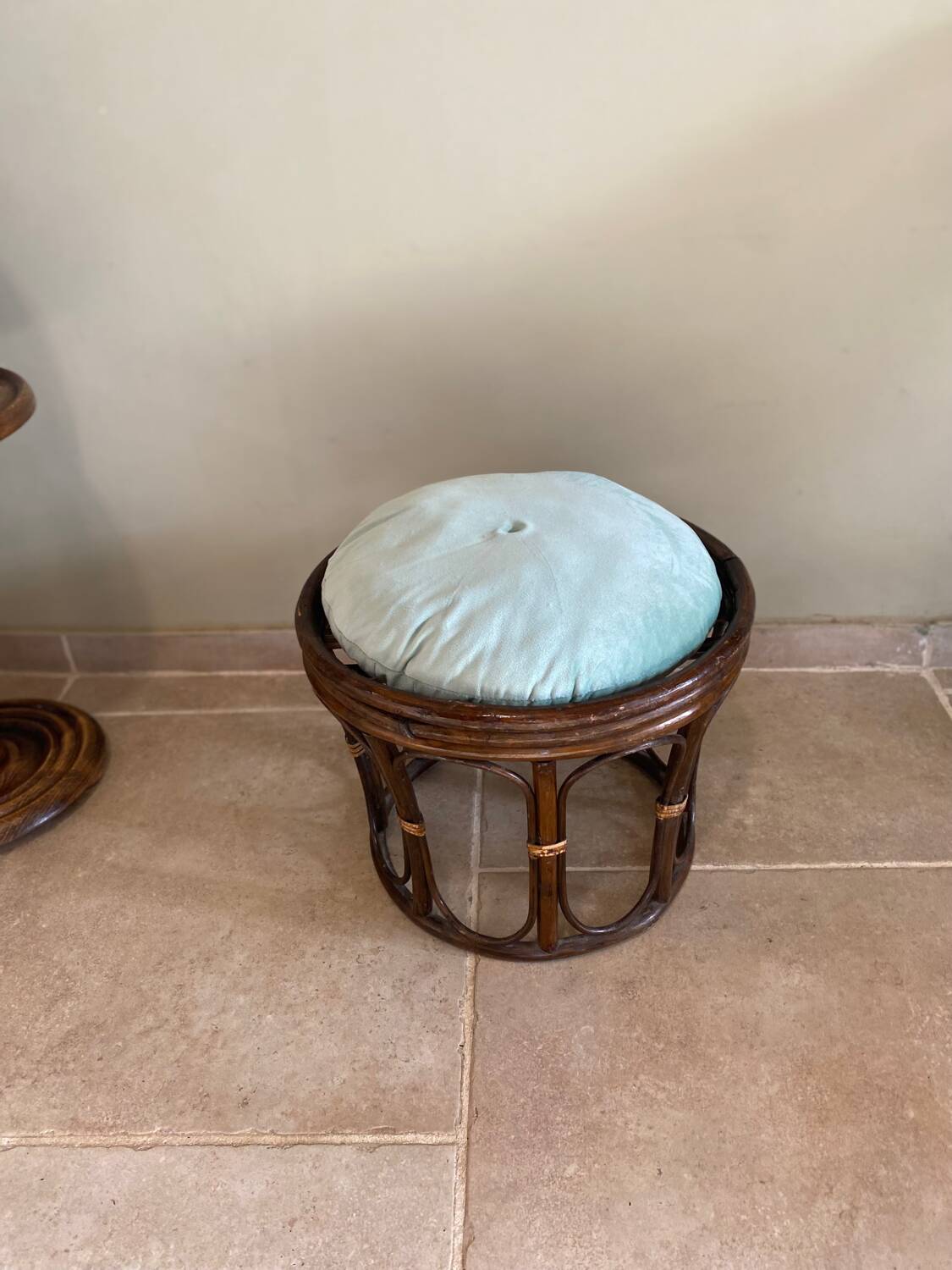 Vintage rattan pouf