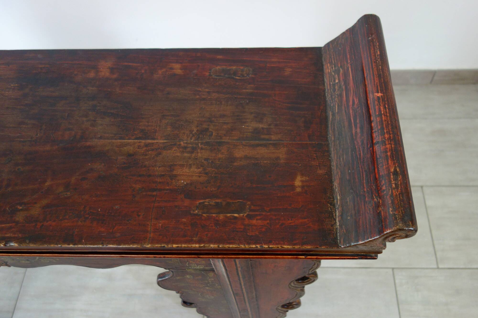 Antique altar console decorated, China early 20th century