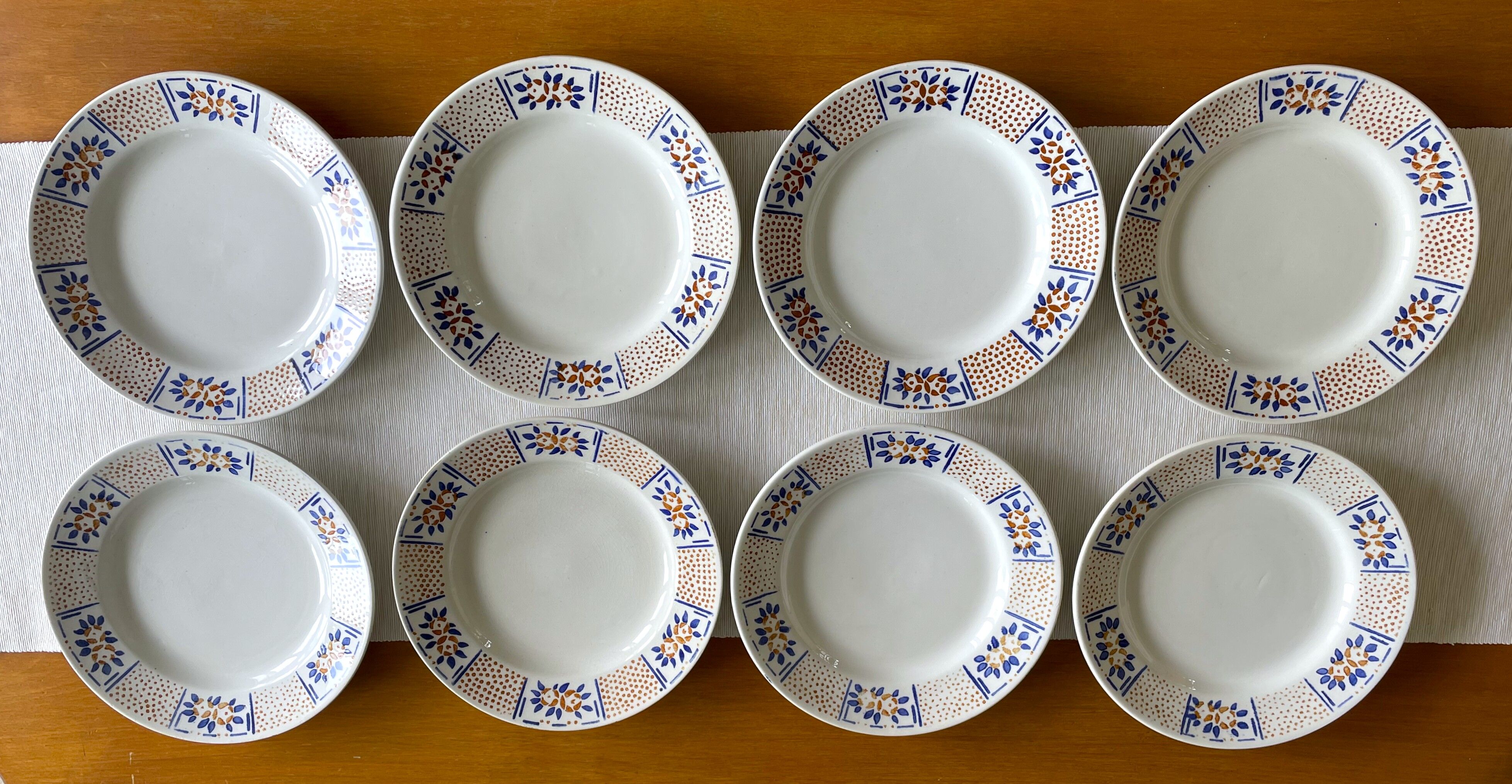 8 antique flat plates in Gien earthenware