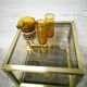 Table d'appoint dorée et verre fumé