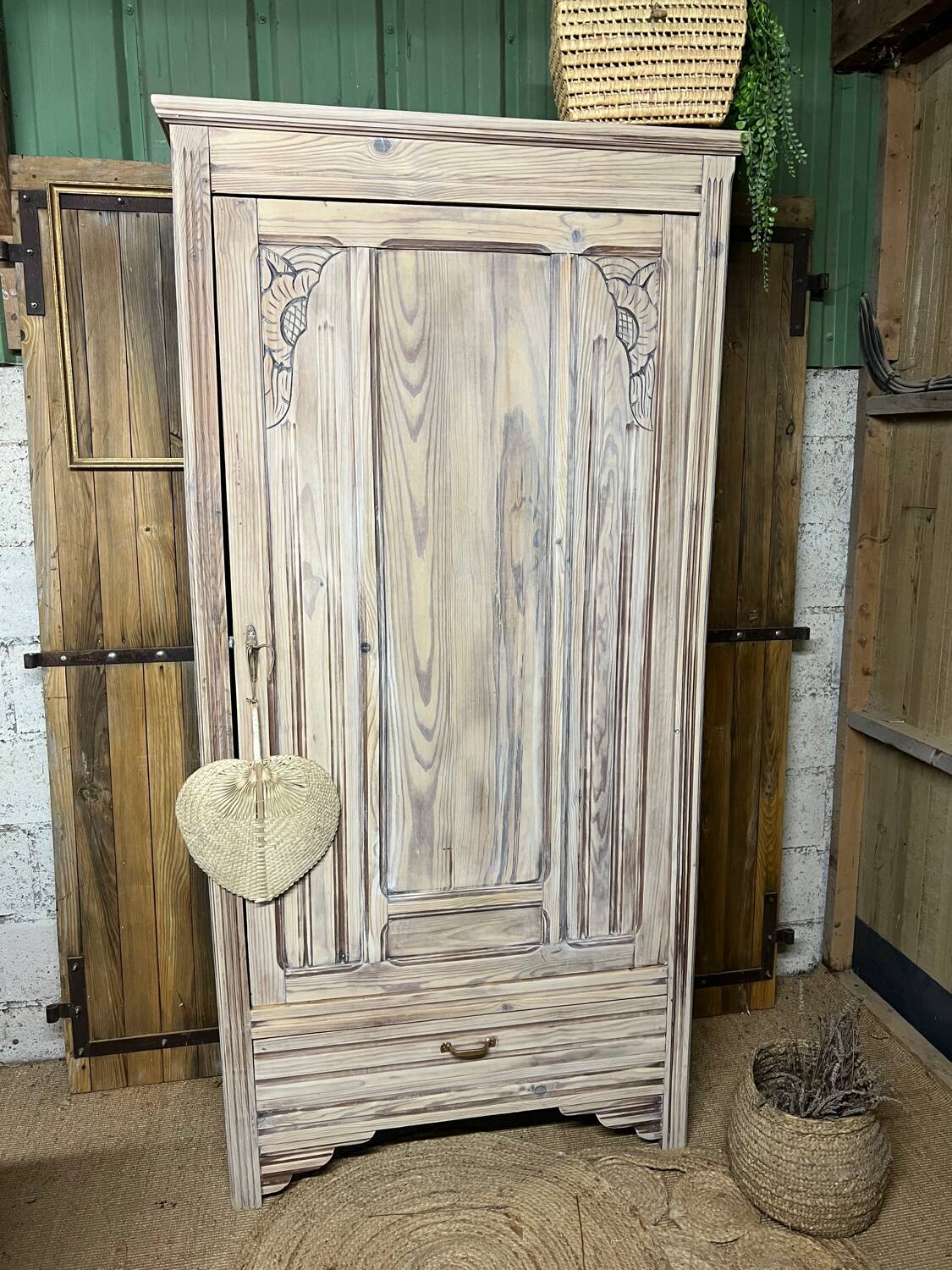 Armoire parisienne