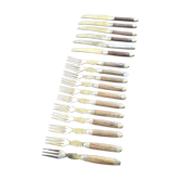 Couverts à dessert dorés