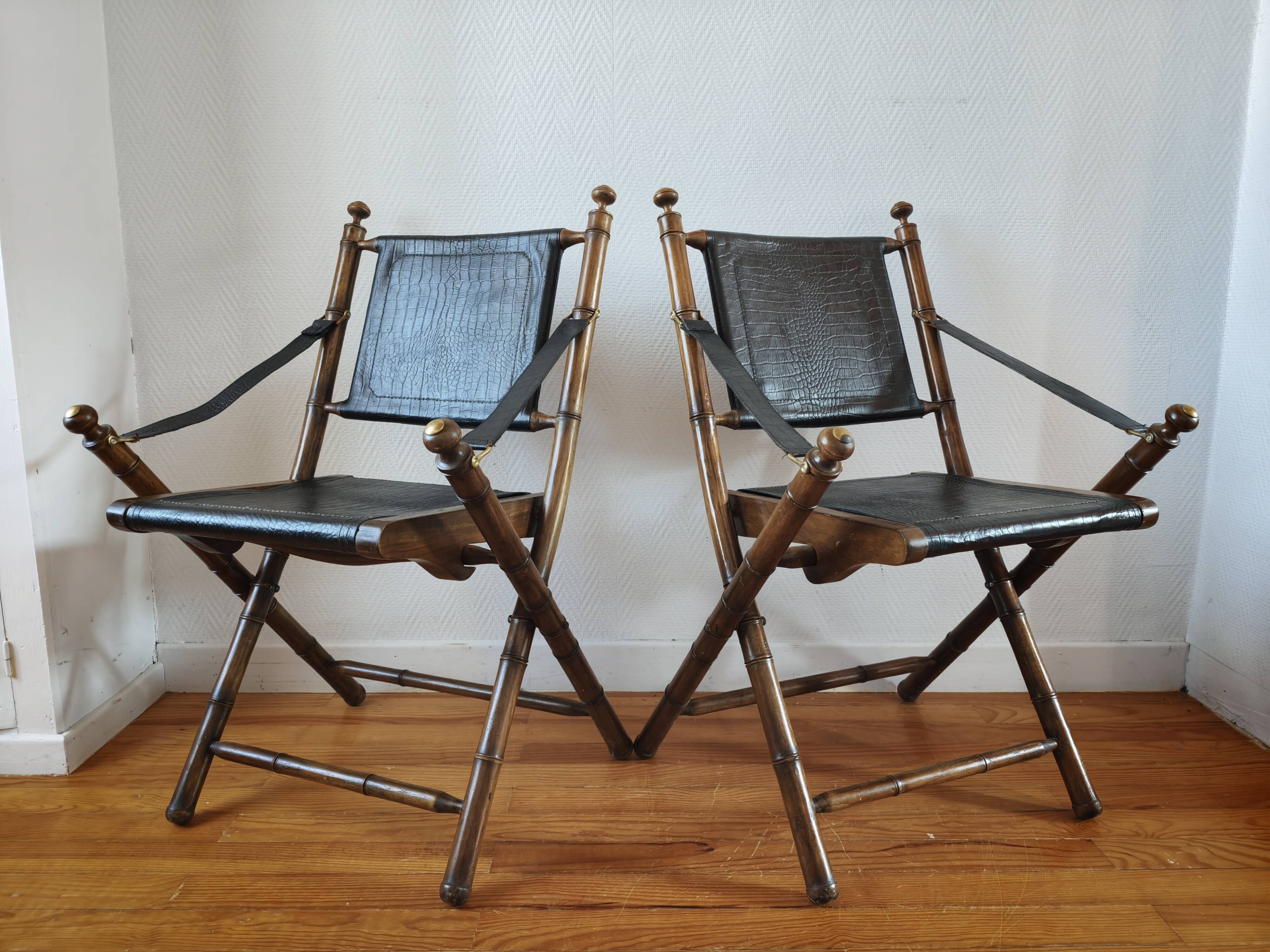 Pair of safari folding chairs in leather 1970-80