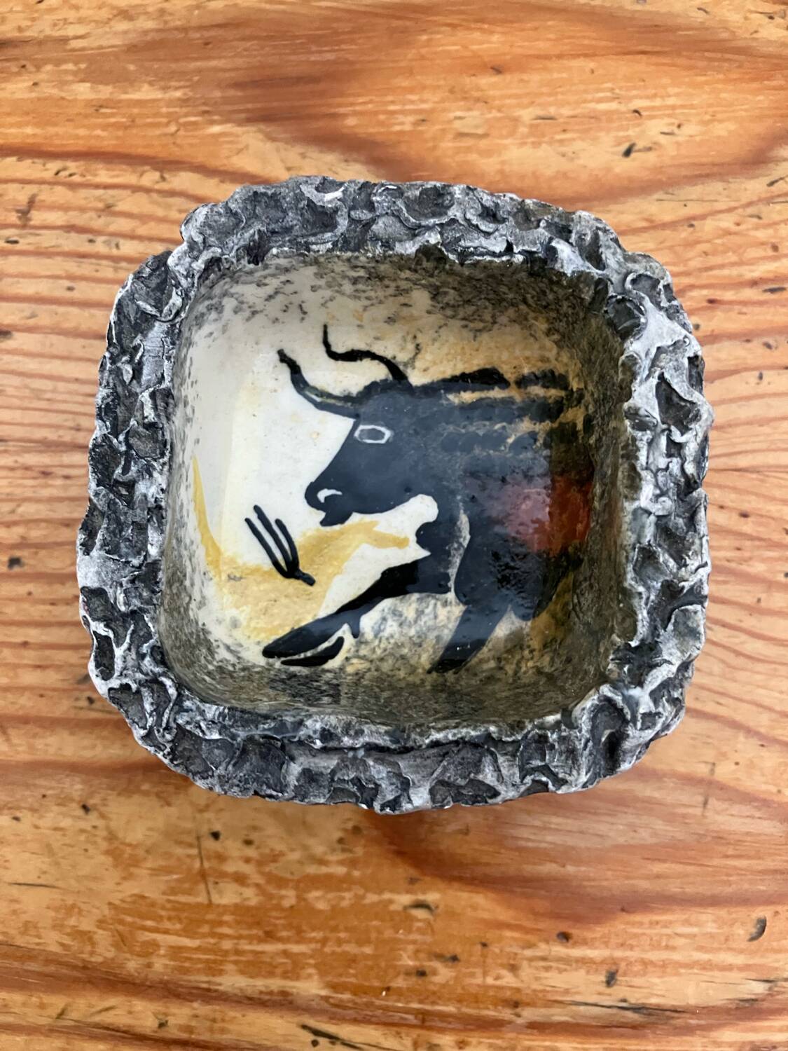 Ceramic bowl J.B. Sarlat — rock art bull decoration