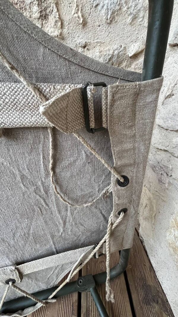 Lit de camp militaire pliant ancien en toile et métal vert kaki