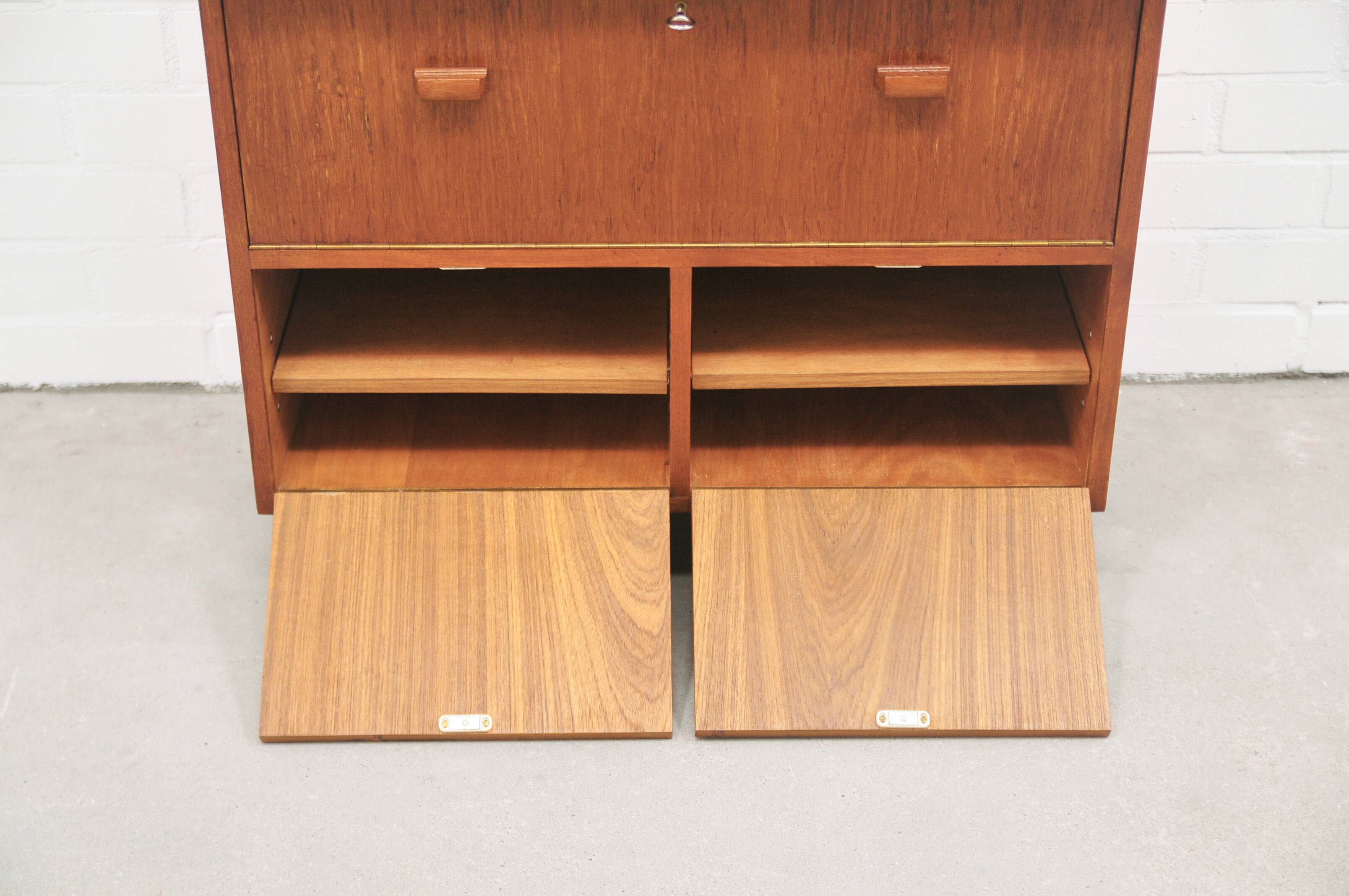 vintage administration chest of drawers