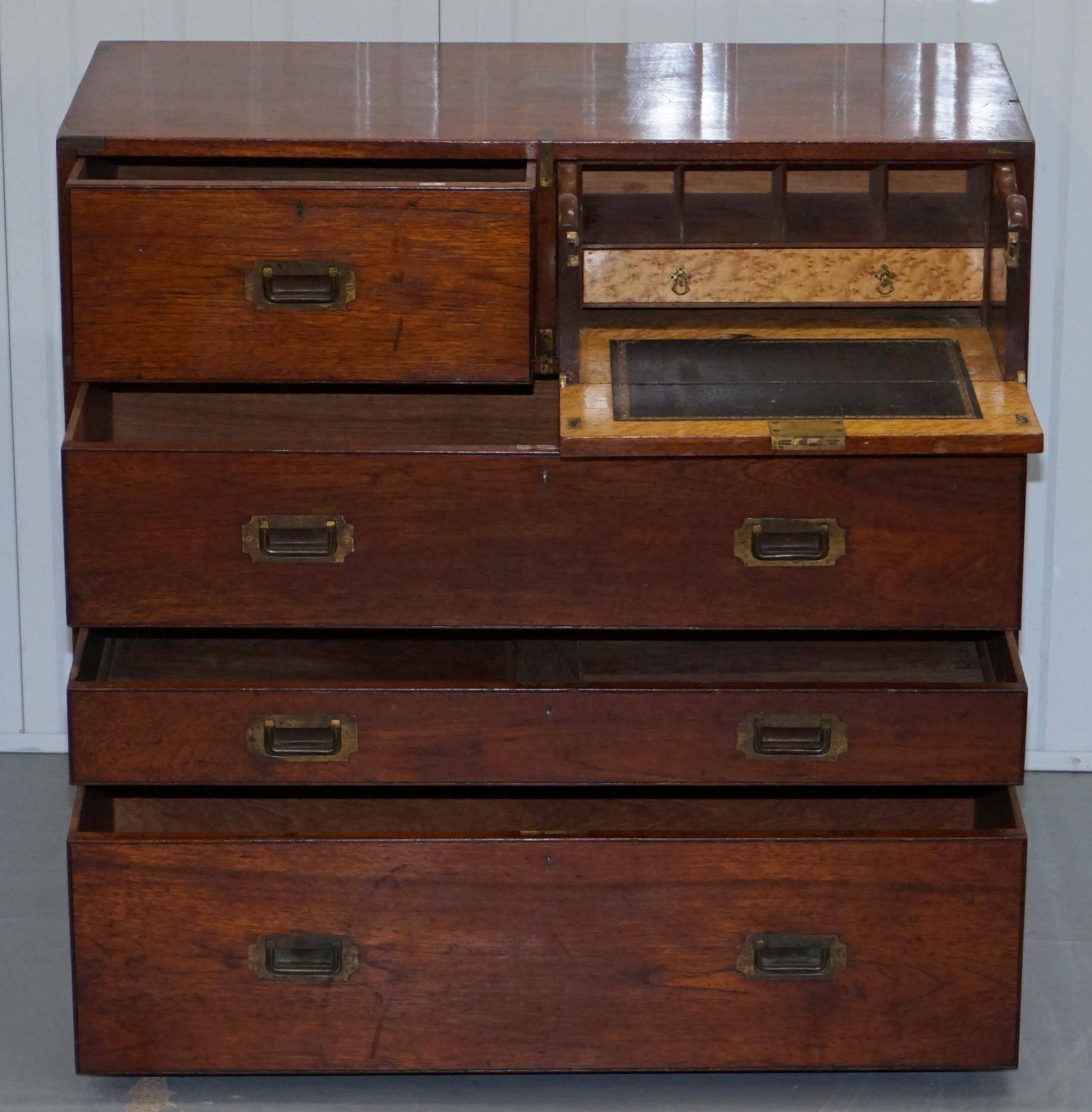 Commode de campagne estampillée Army & Navy C.S.L avec bureau rabattable