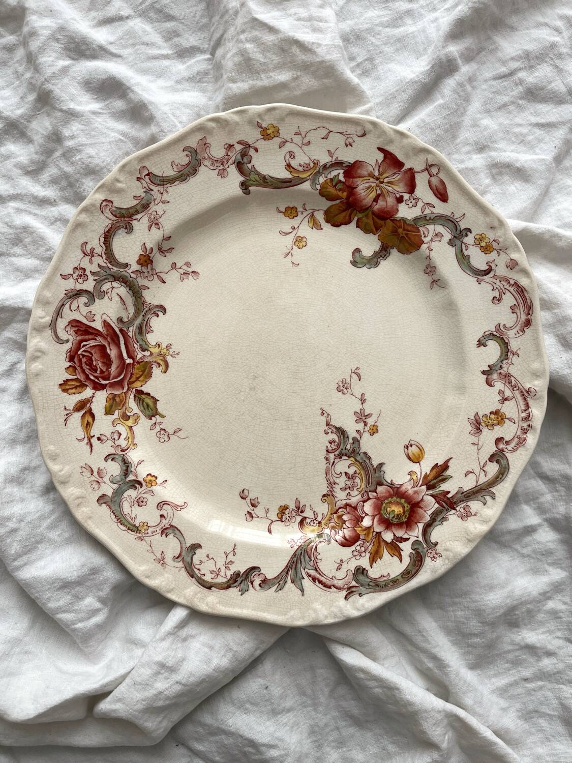 8 polychrome ironstone dinner plates "Wentworth" by Emile Bourgeois