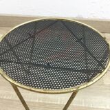 Tabouret porte-plante perforé