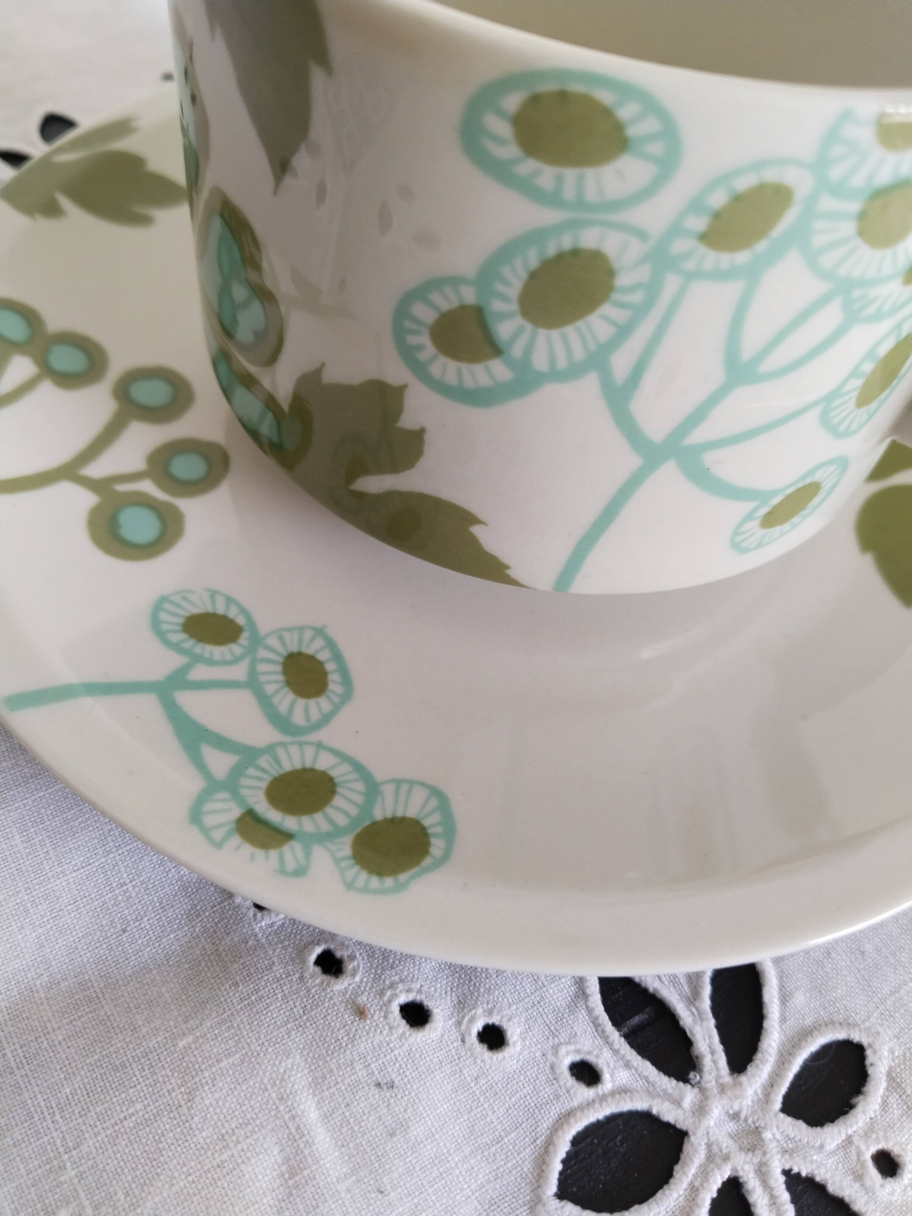 2 Porcelain coffee/tea cups, Villeroy and Boch, Scarlett model