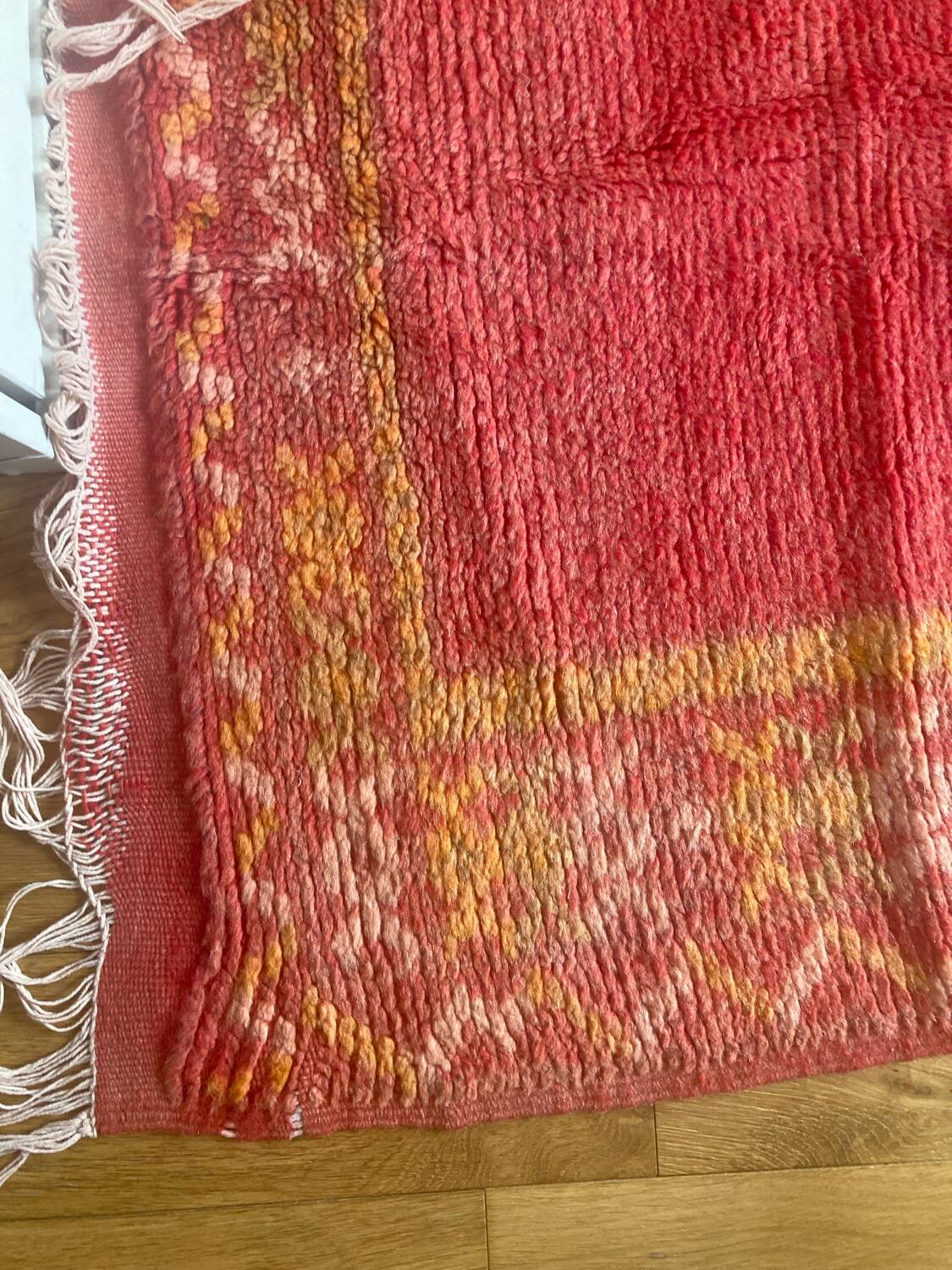 Tapis berbère rose et jaune Maroc