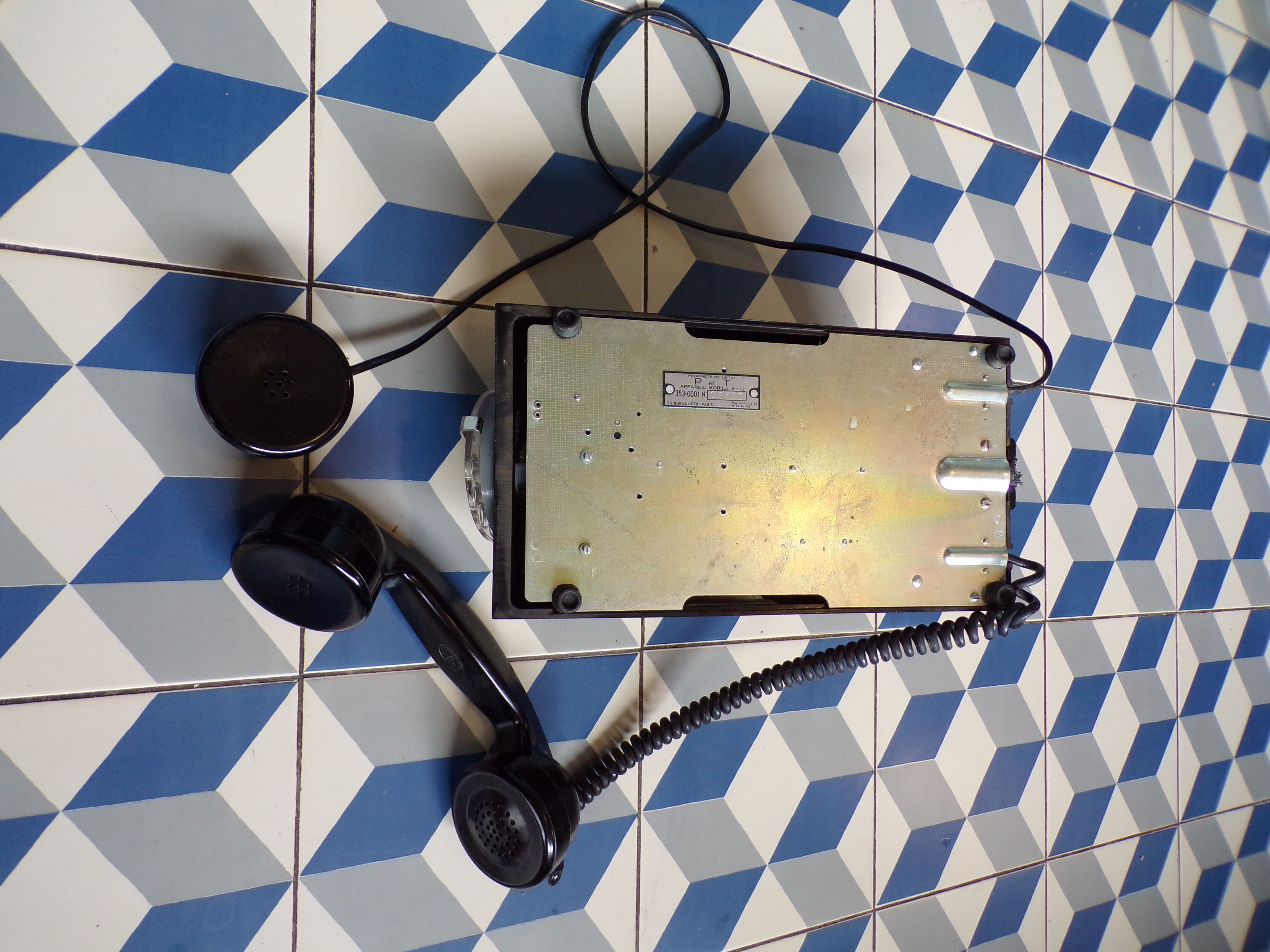 Téléphone vintage de standard en bakélite