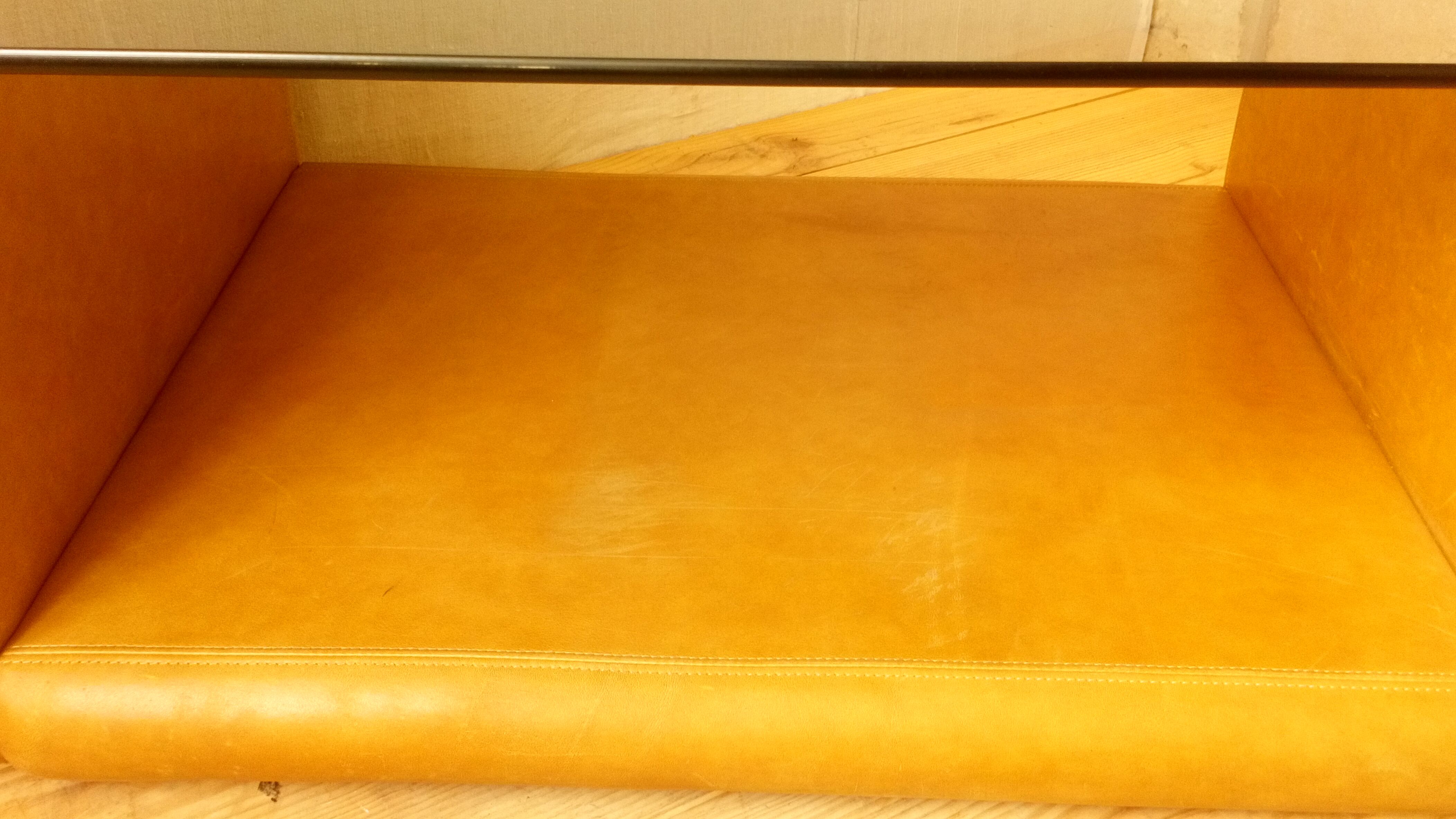 Coffee table in leather Roche Bobois years 70/80