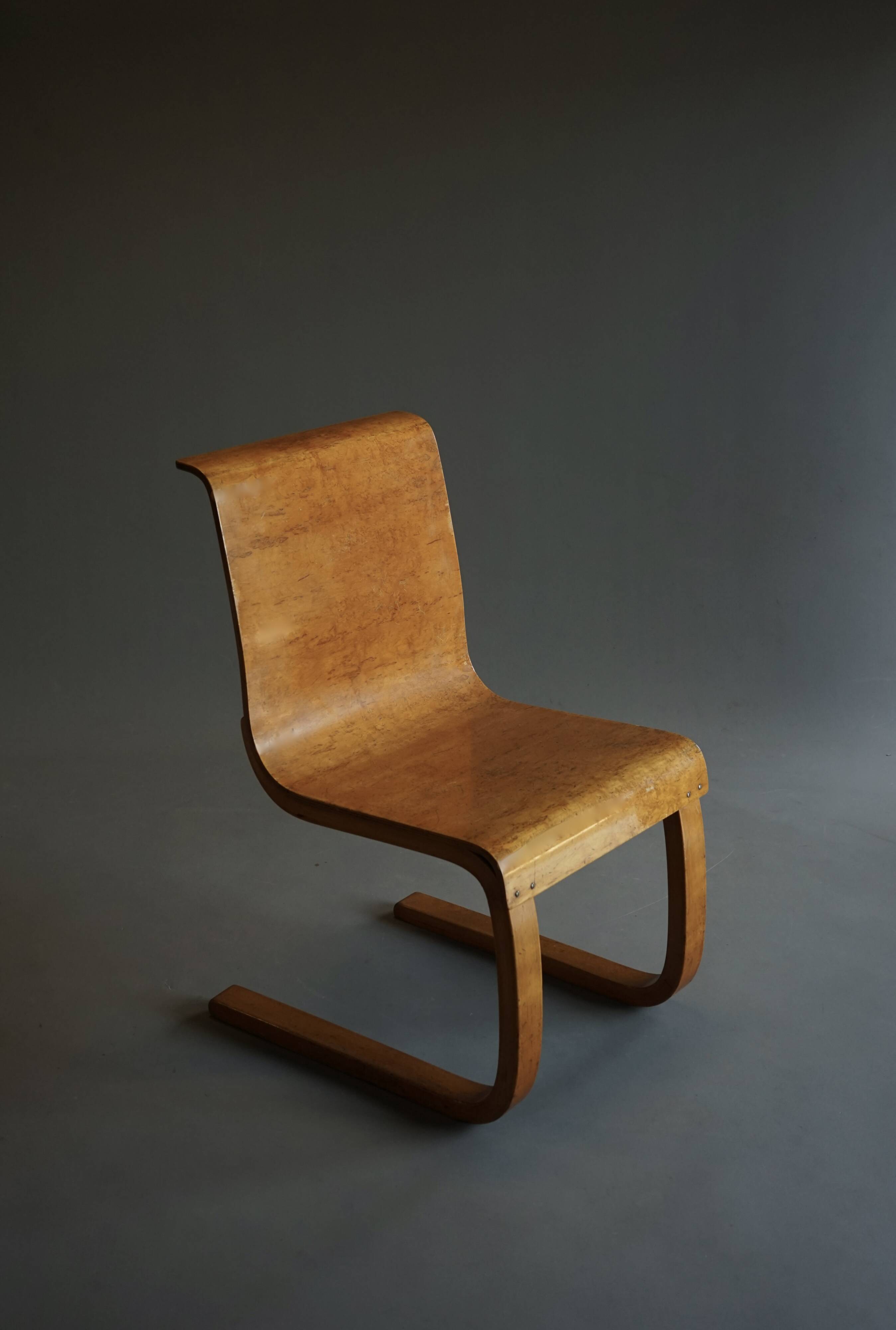 Alvar Aalto model no.21 chair with rare karelian birch seat, Finland 1930s