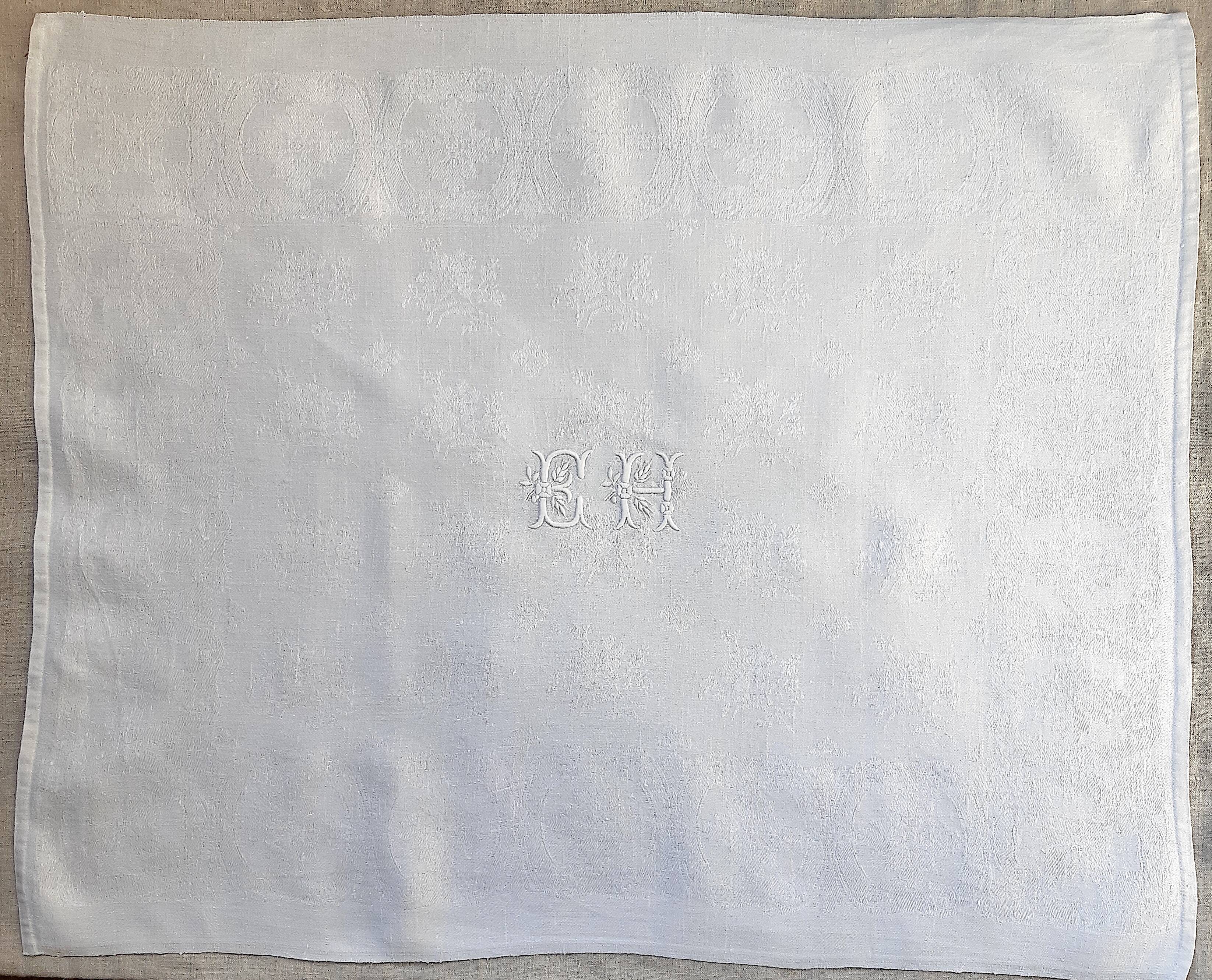 5 monogrammed napkins "EH"