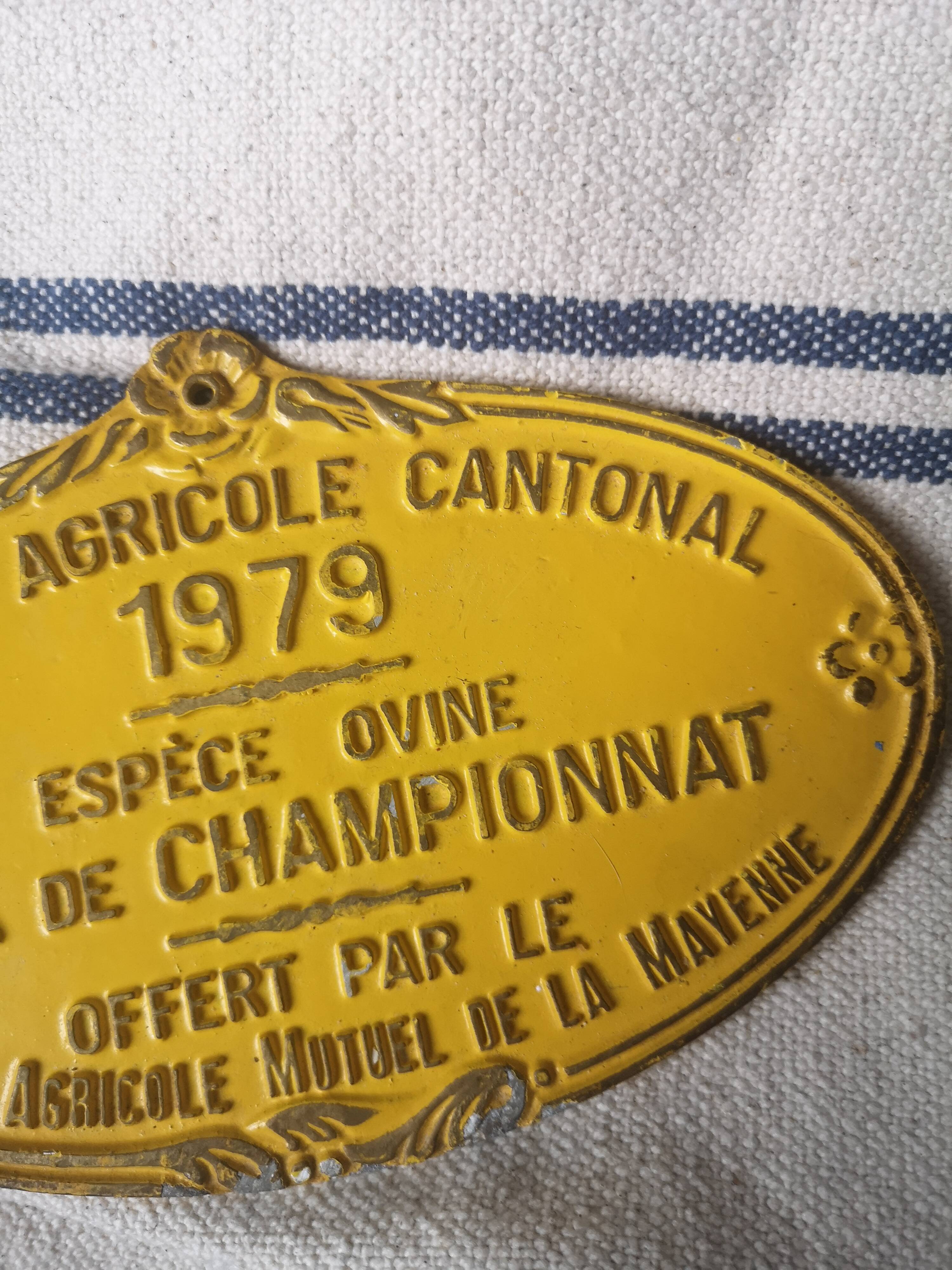 Yellow agricultural comic plate - 1979