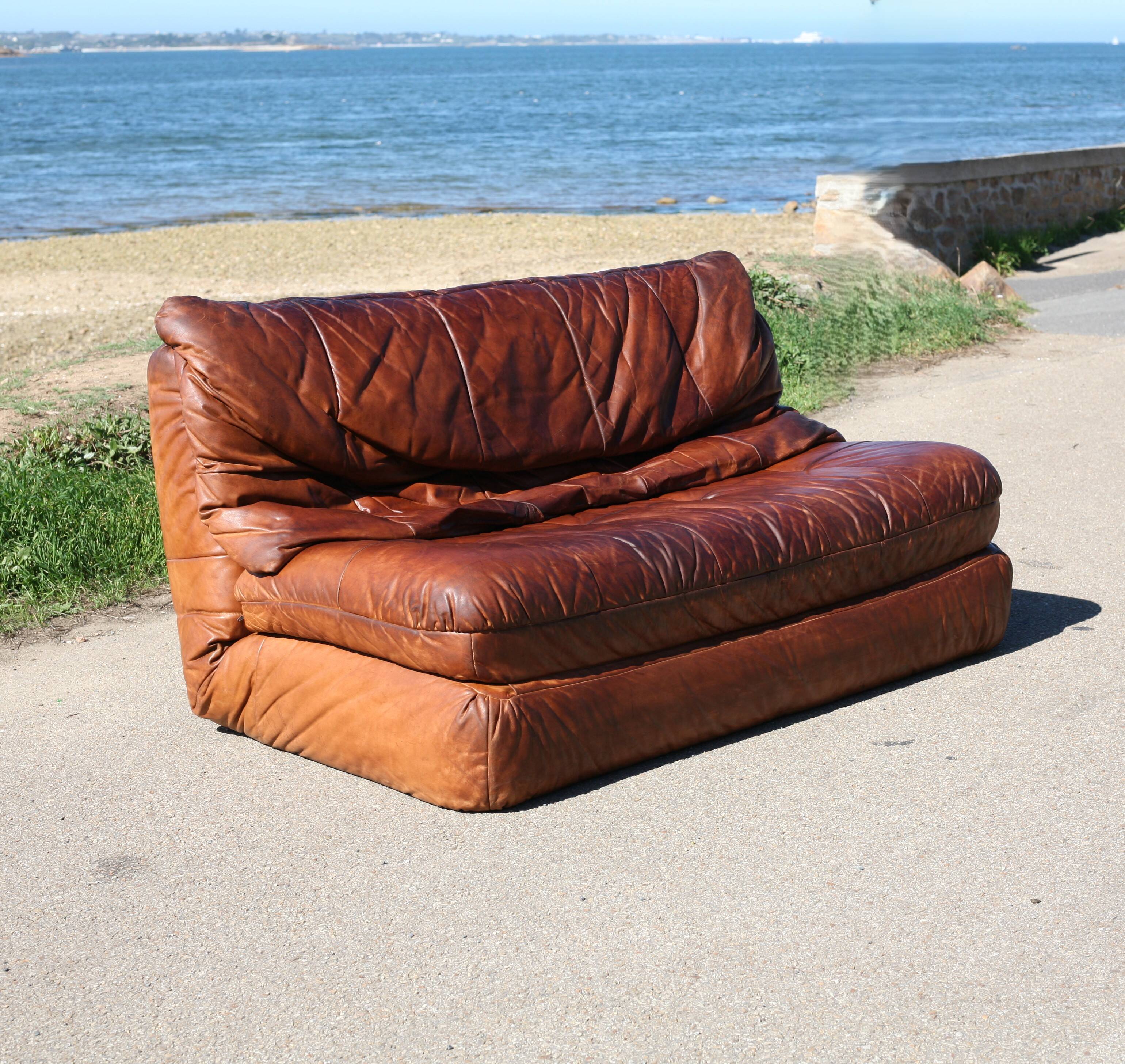 Canapé cuir vintage années 70 convertible