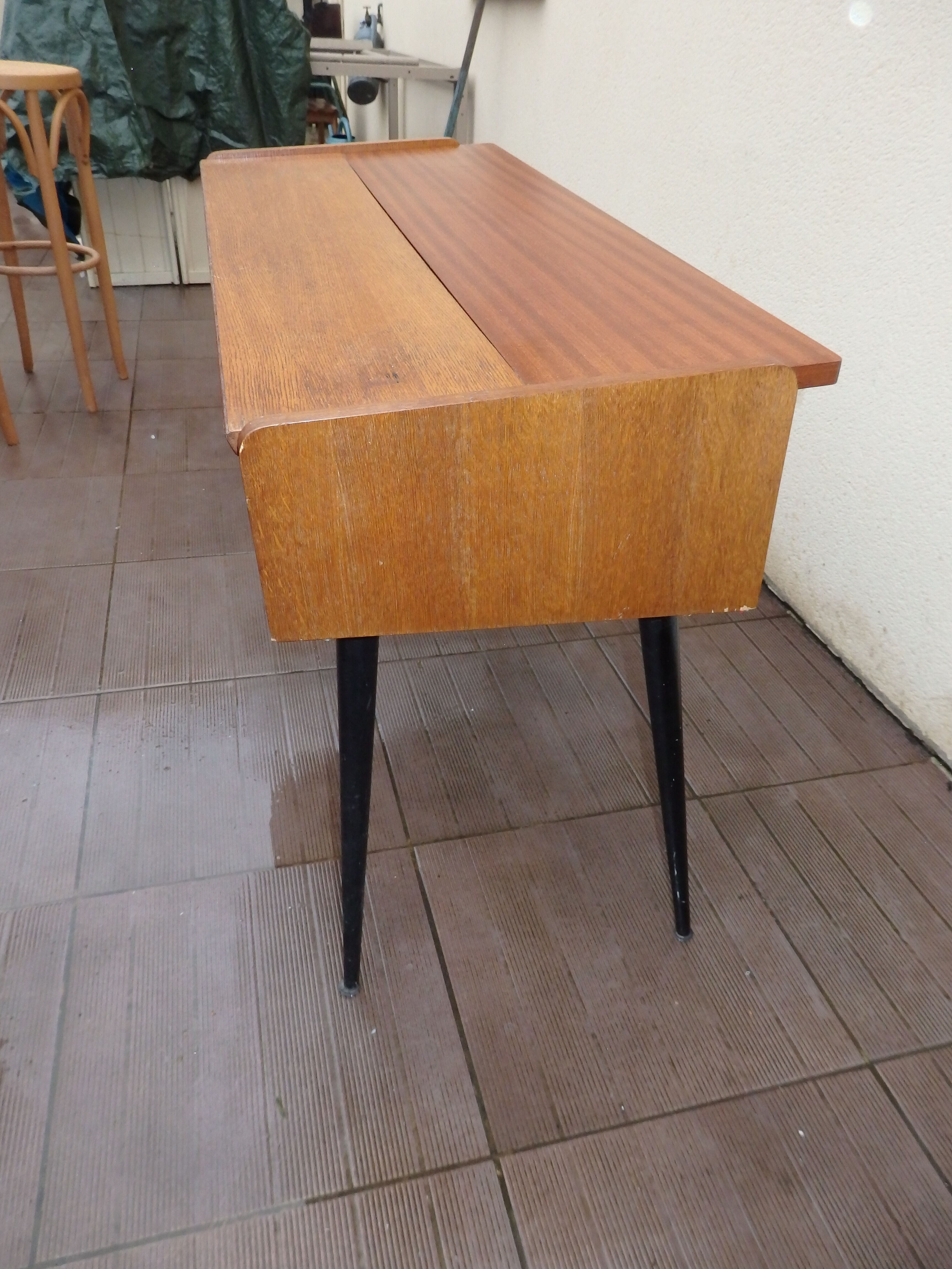 Tricoteuse scandinave pieds compas console vintage