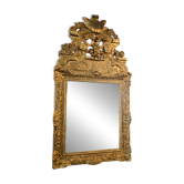 Miroir d’époque Régence à fronton en bois sculpté et doré  – XVIIIe