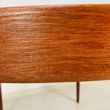 Extendable round table