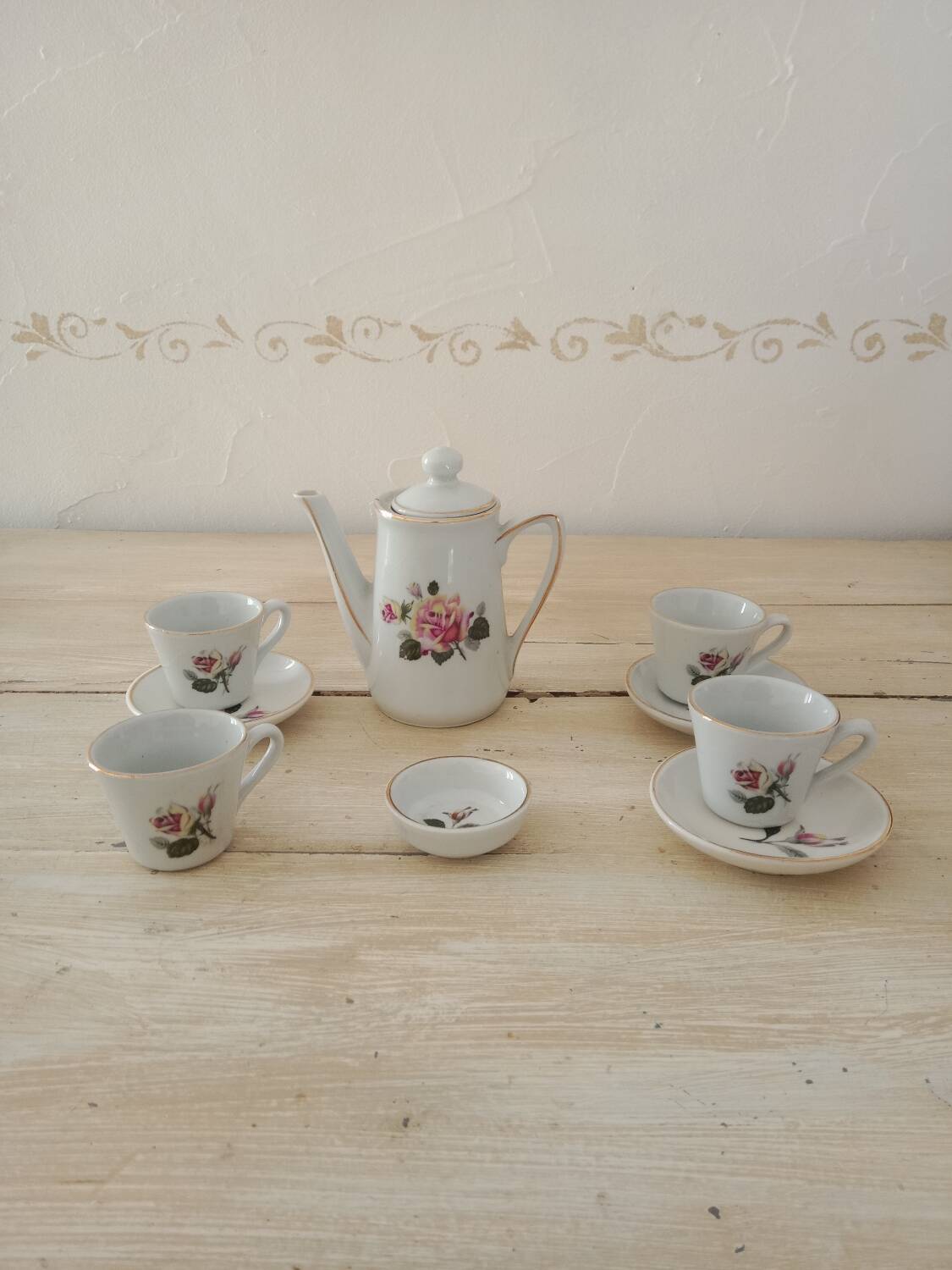 Porcelain dinette set