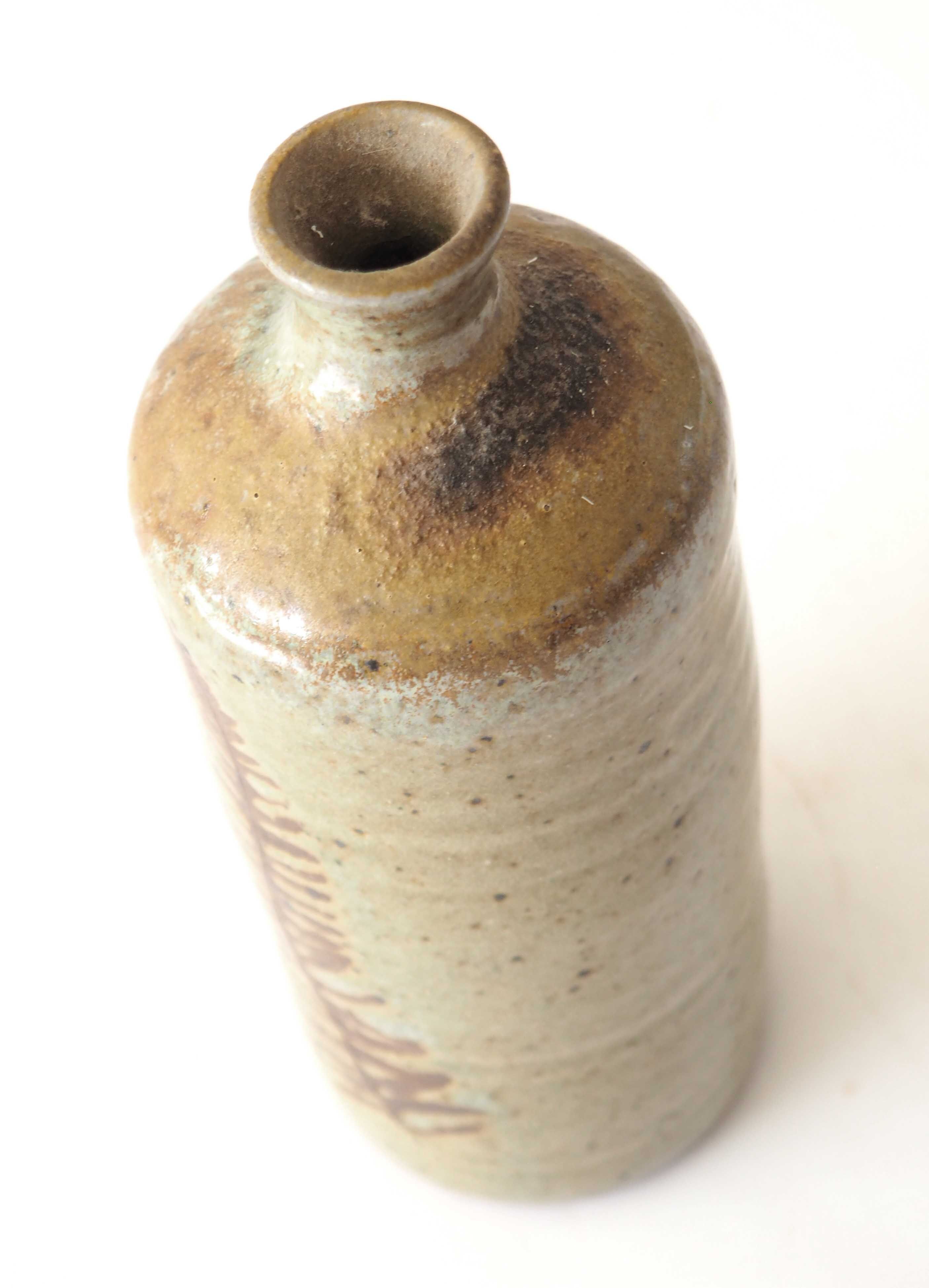 Leaf pattern stoneware bottle