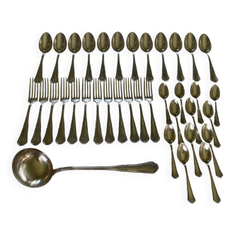 Ménagère . Métal argenté . 37 pièces