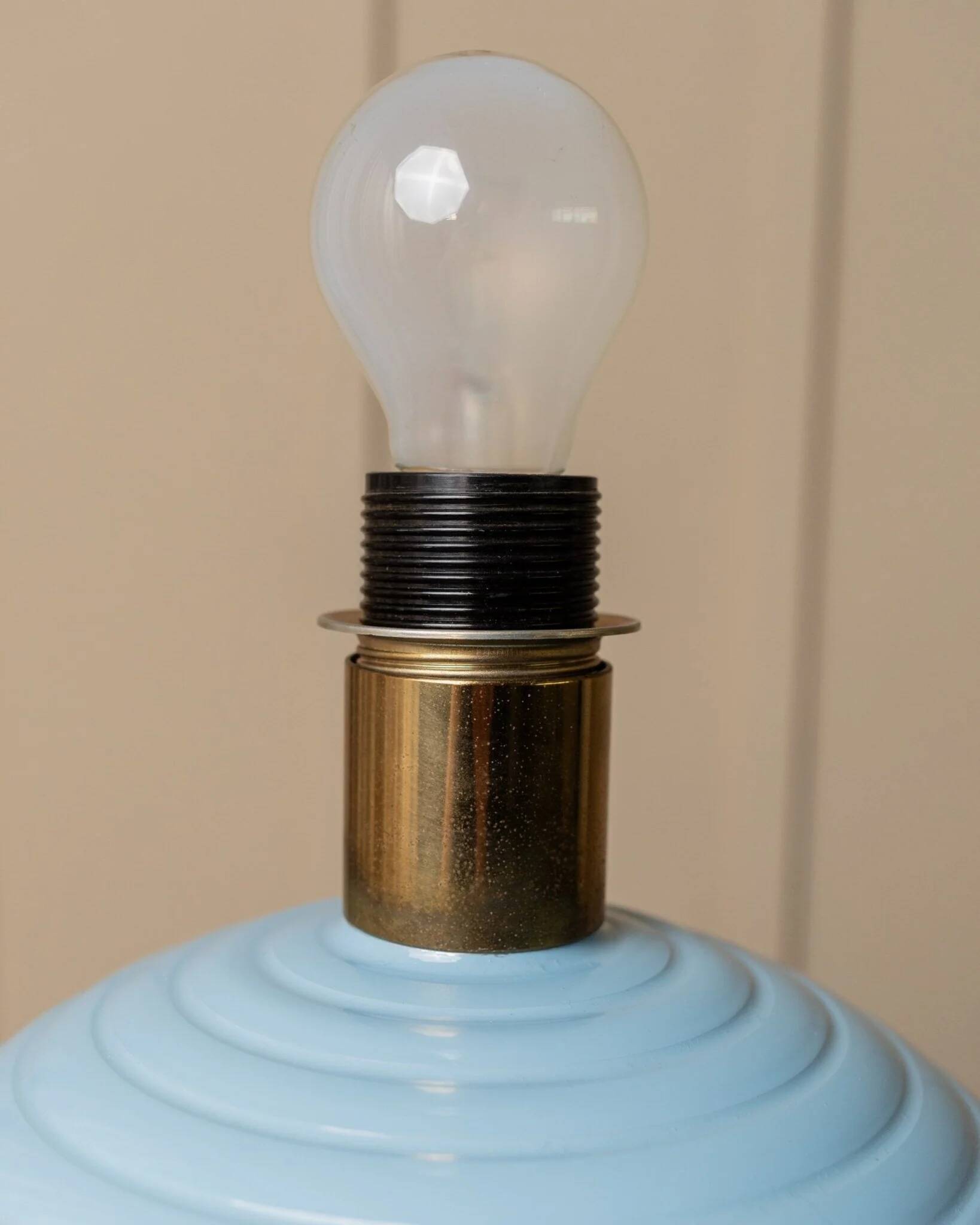 XXL light blue ceramic table lamp with gold band, Italy 1980s, Hollywood Regency