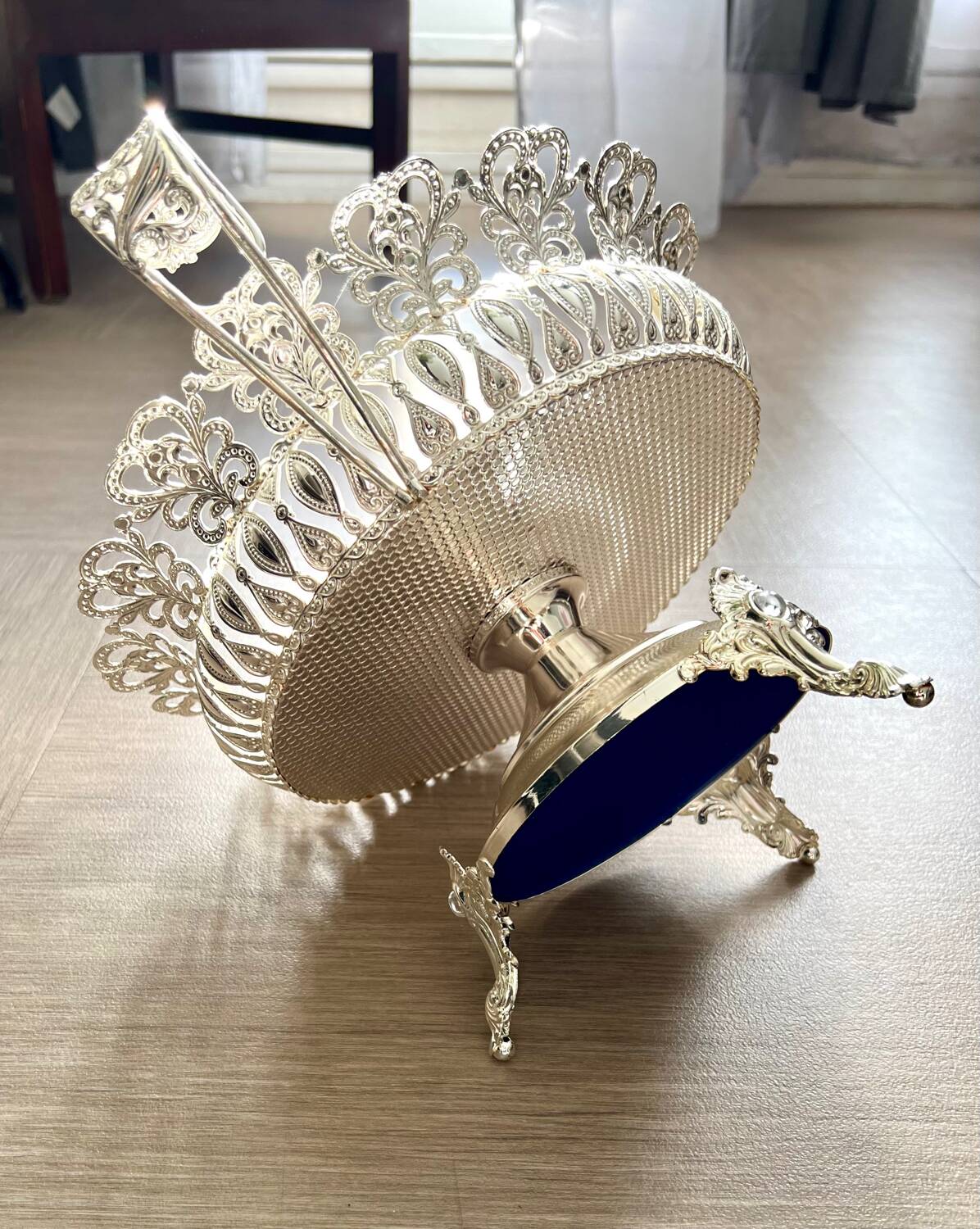 Freestanding Cake Stand