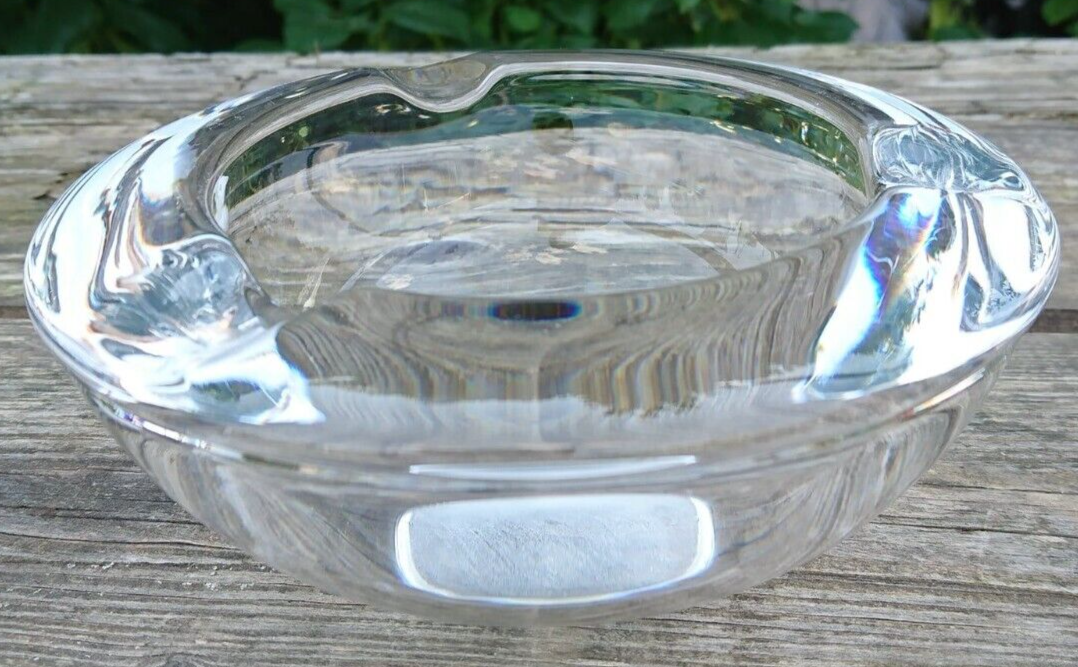Solid half-sphere ashtray in transparent glass