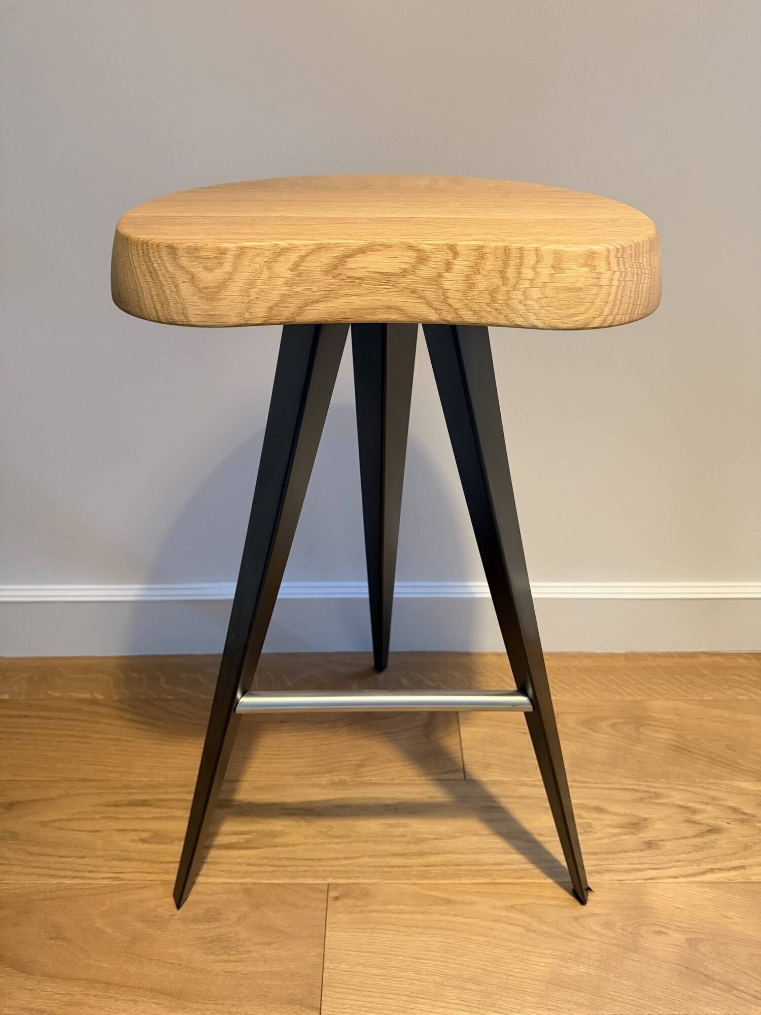 Mexican stool 531 Charlotte Perriand Natural oak and black legs, new