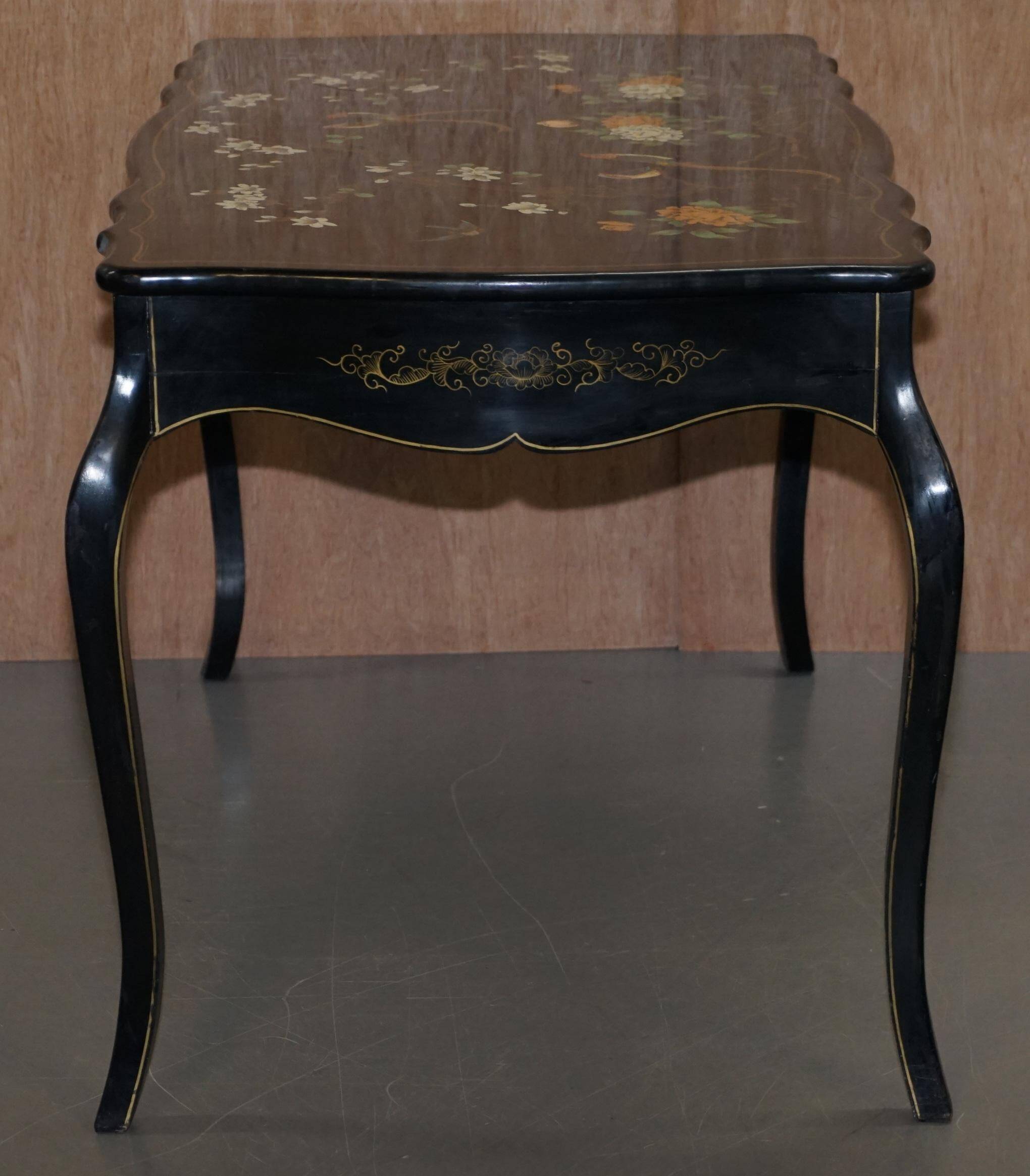 Bureau d'écriture vintage peint polychrome laqué noir avec oiseaux et fleurs