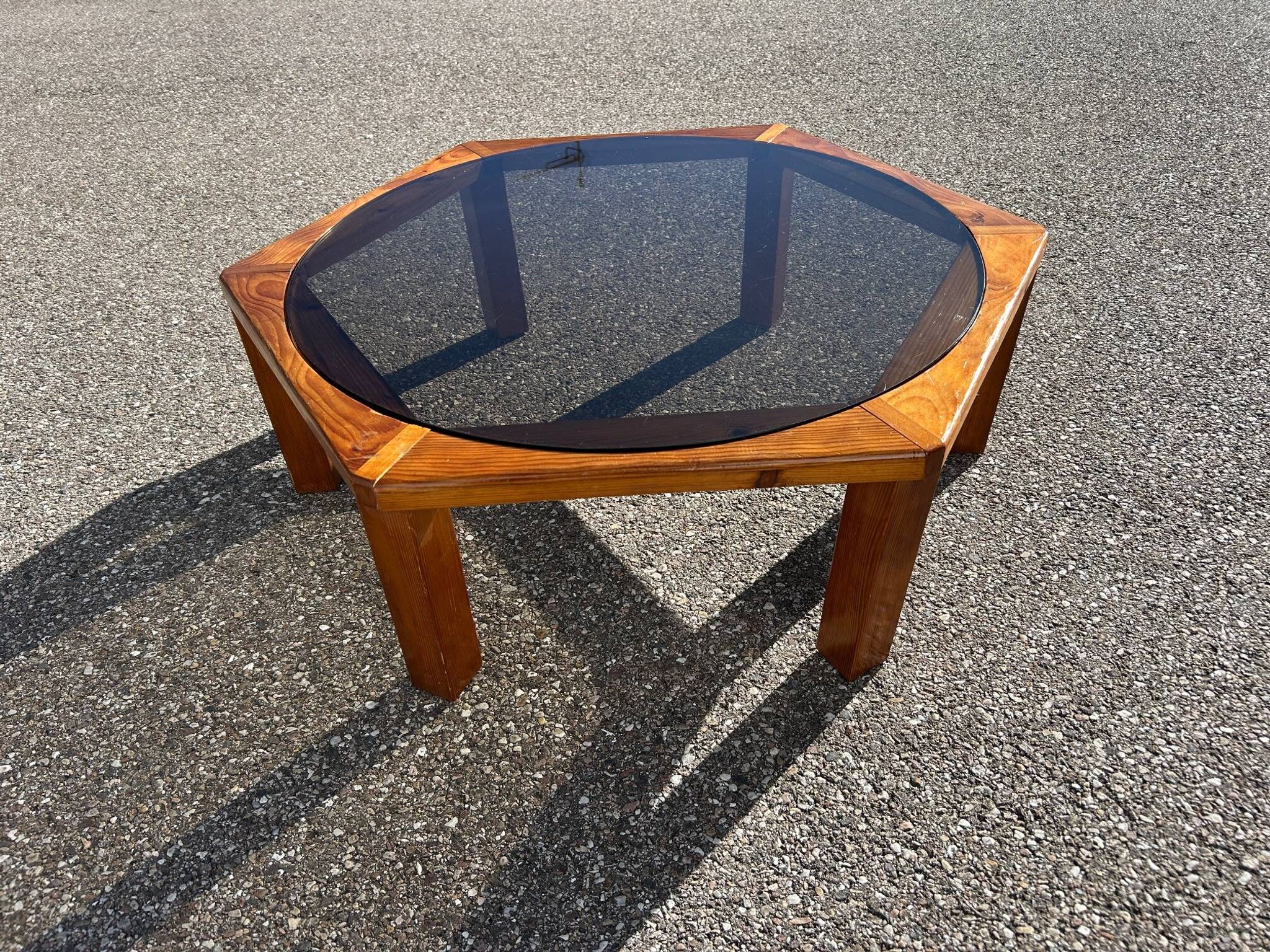 grande table basse brutaliste