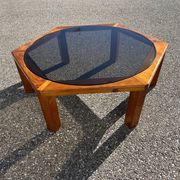 grande table basse brutaliste