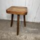 Tabouret tripode brutaliste