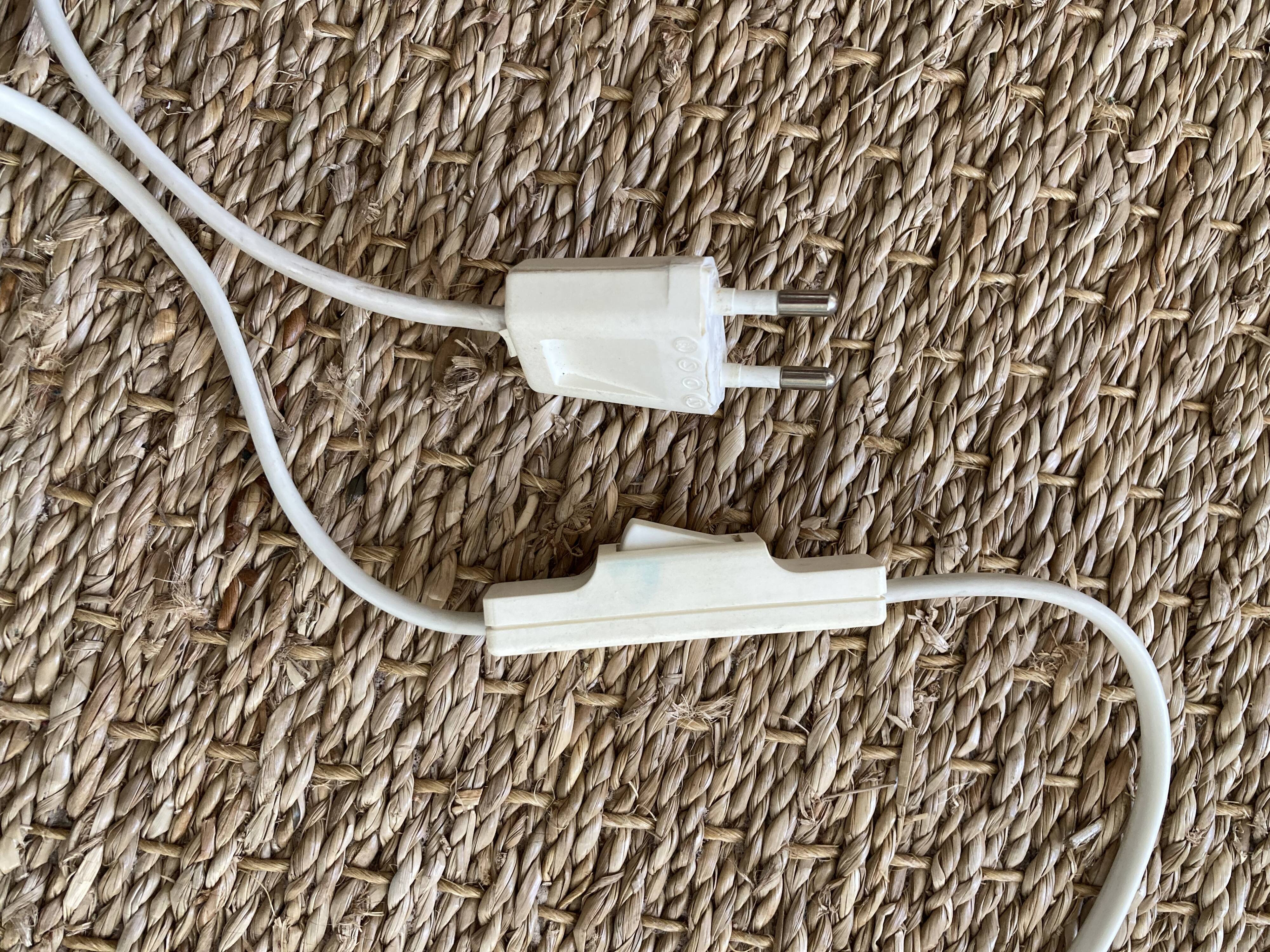 Extendable wall lamp in Scandinavian wood