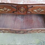 Commode galbée style Louis XVI