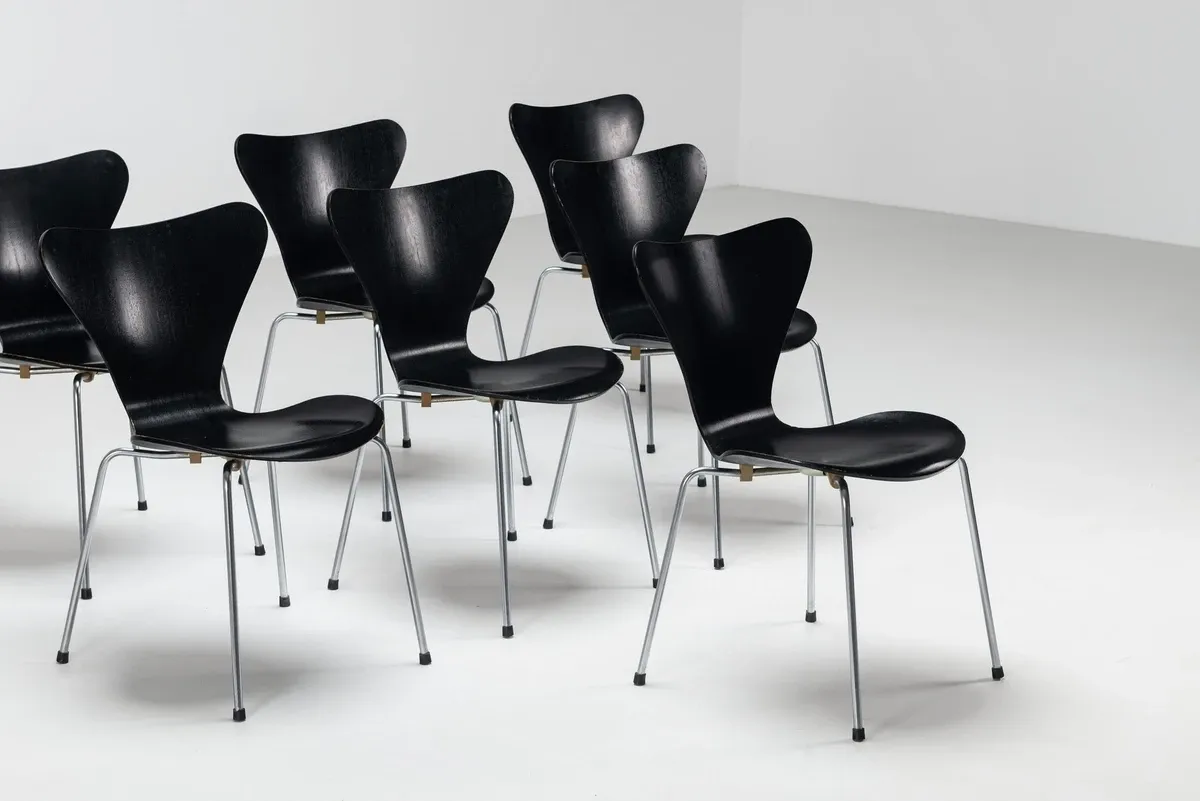 Arne Jacobsen set of eight 3107 Butterfly dining chairs Fritz Hansen Denmark 1967