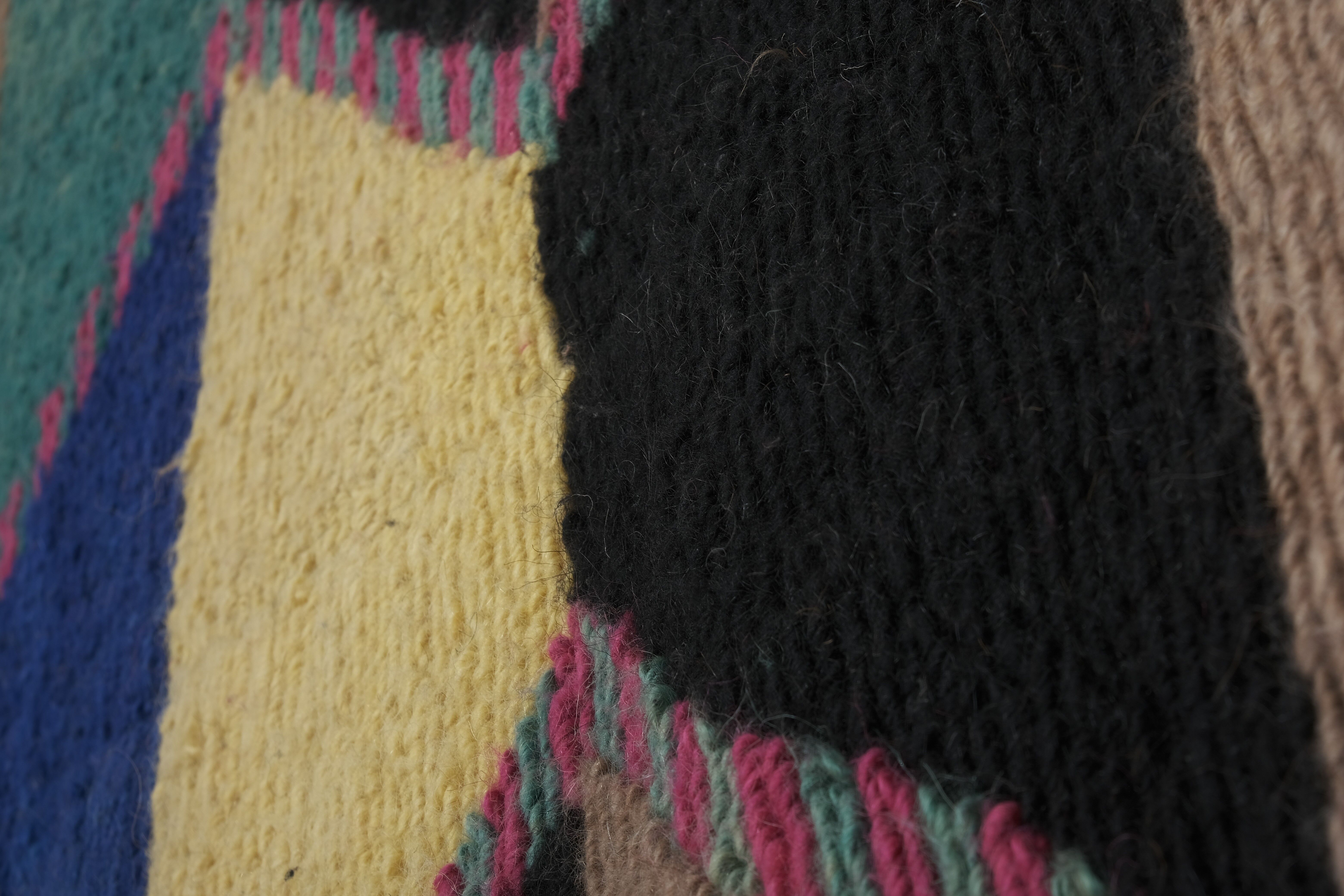 Vintage Turkish rug from Oushak, hand-woven 124x141 cm