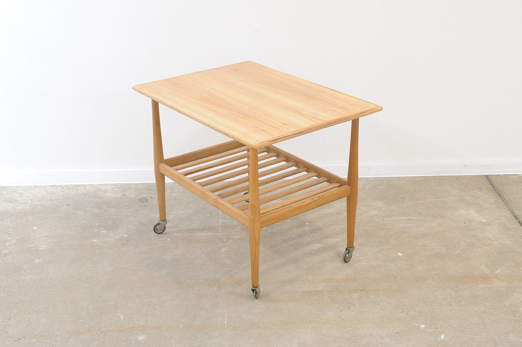 Table de service du milieu du siècle par Krásná Jizba, années 1950, Tchécoslovaquie