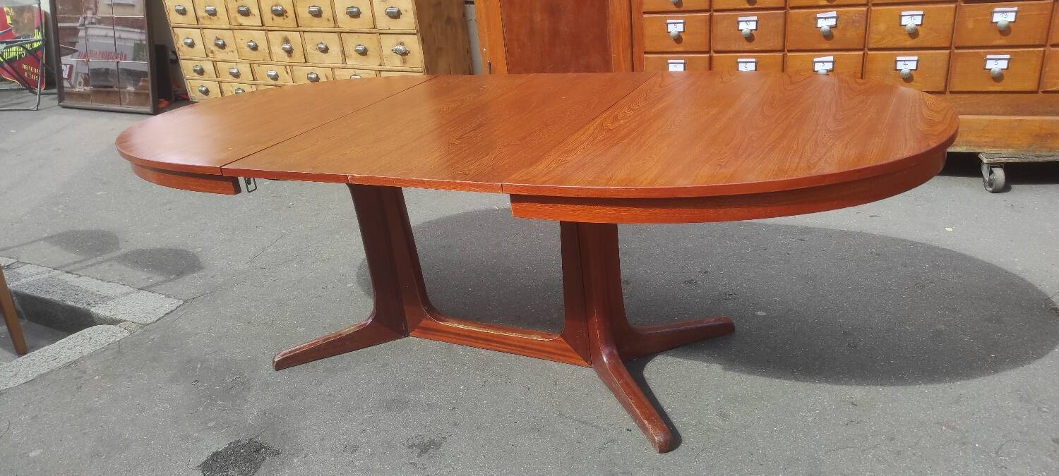 Baumann vintage Scandinavian style oval table with extension