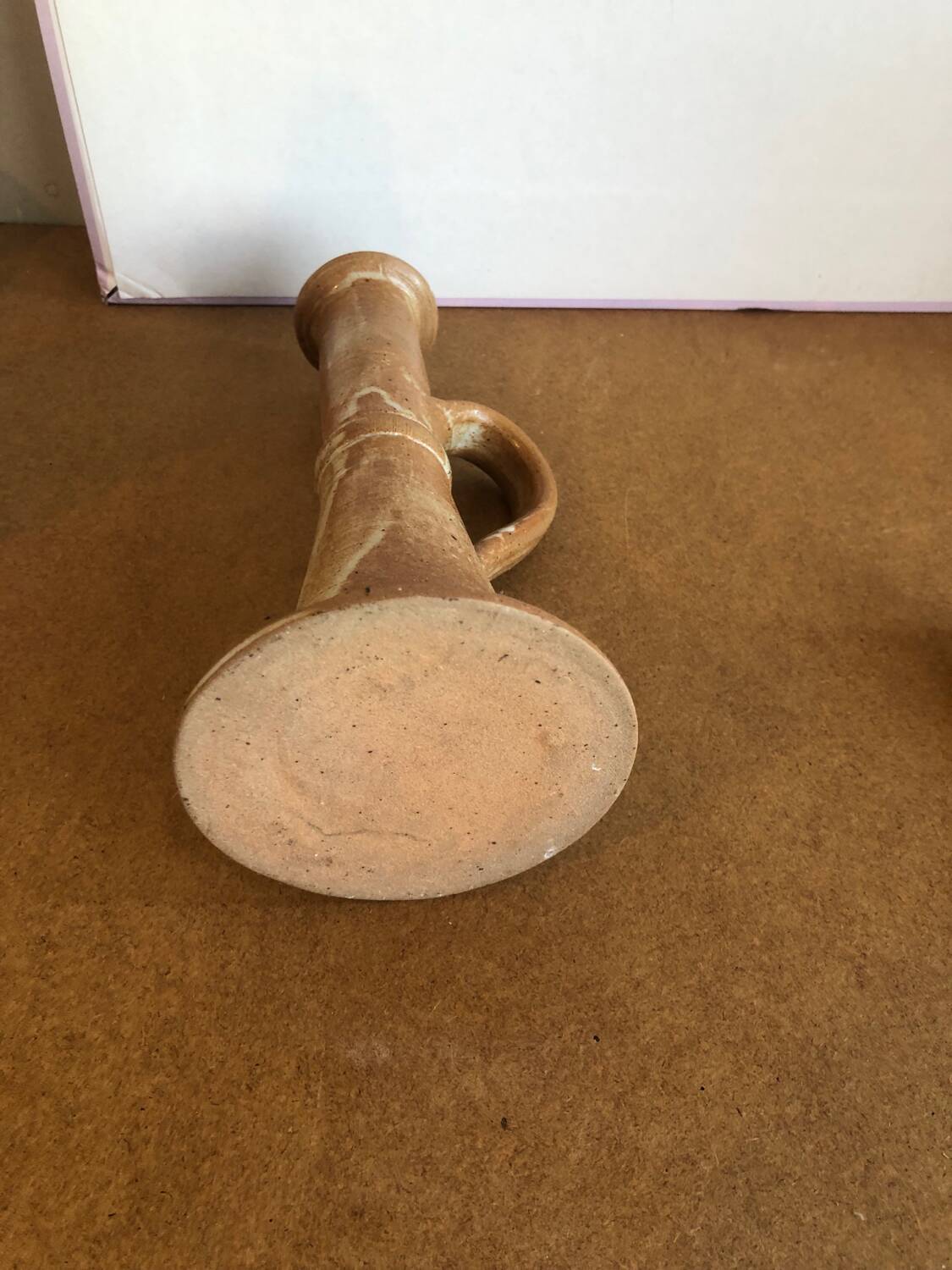Pretty sandstone candle holder with handle