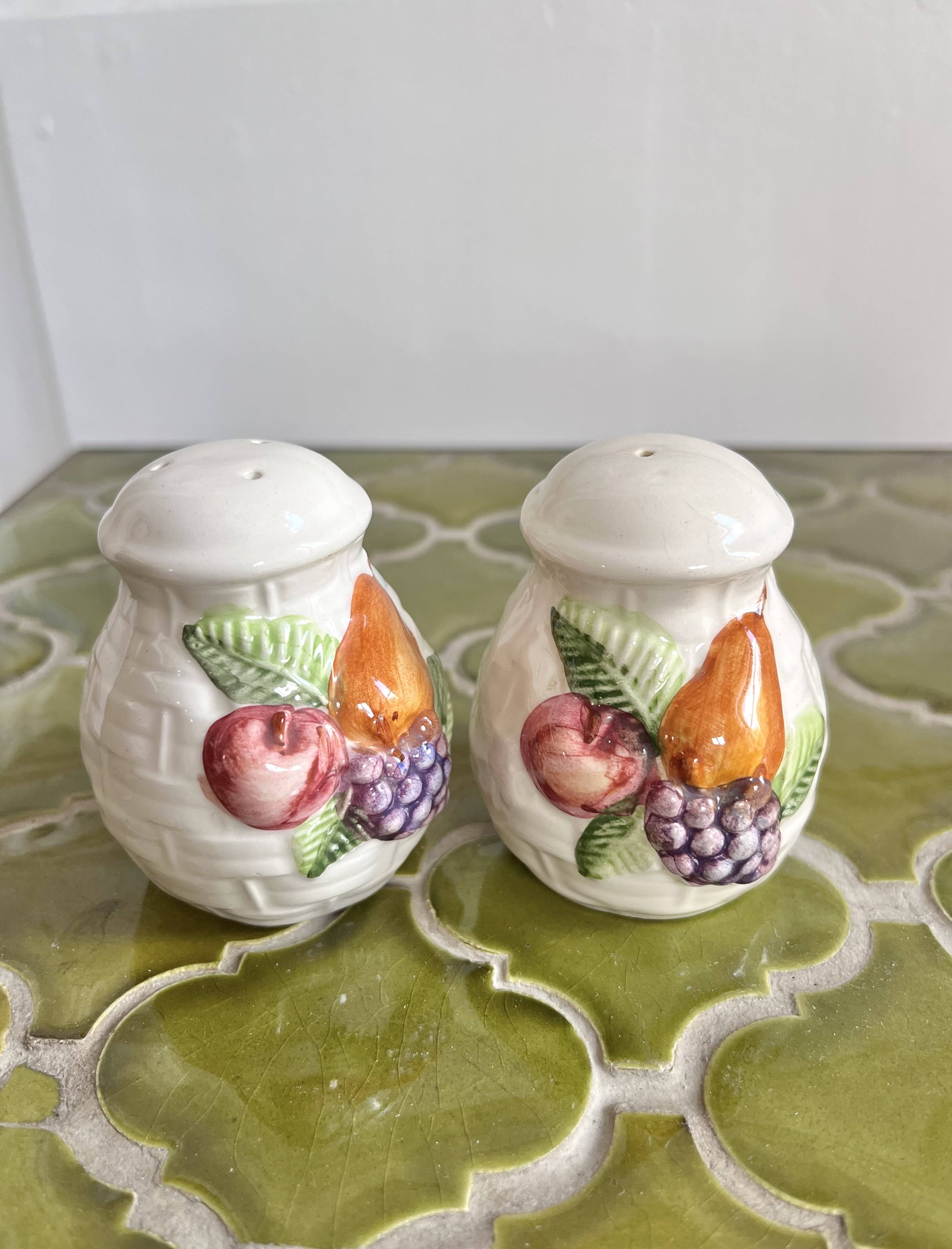 Salt and pepper shaker set