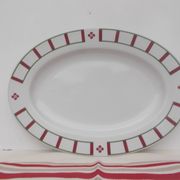 Plat ovale basque porcelaine verte et rouge