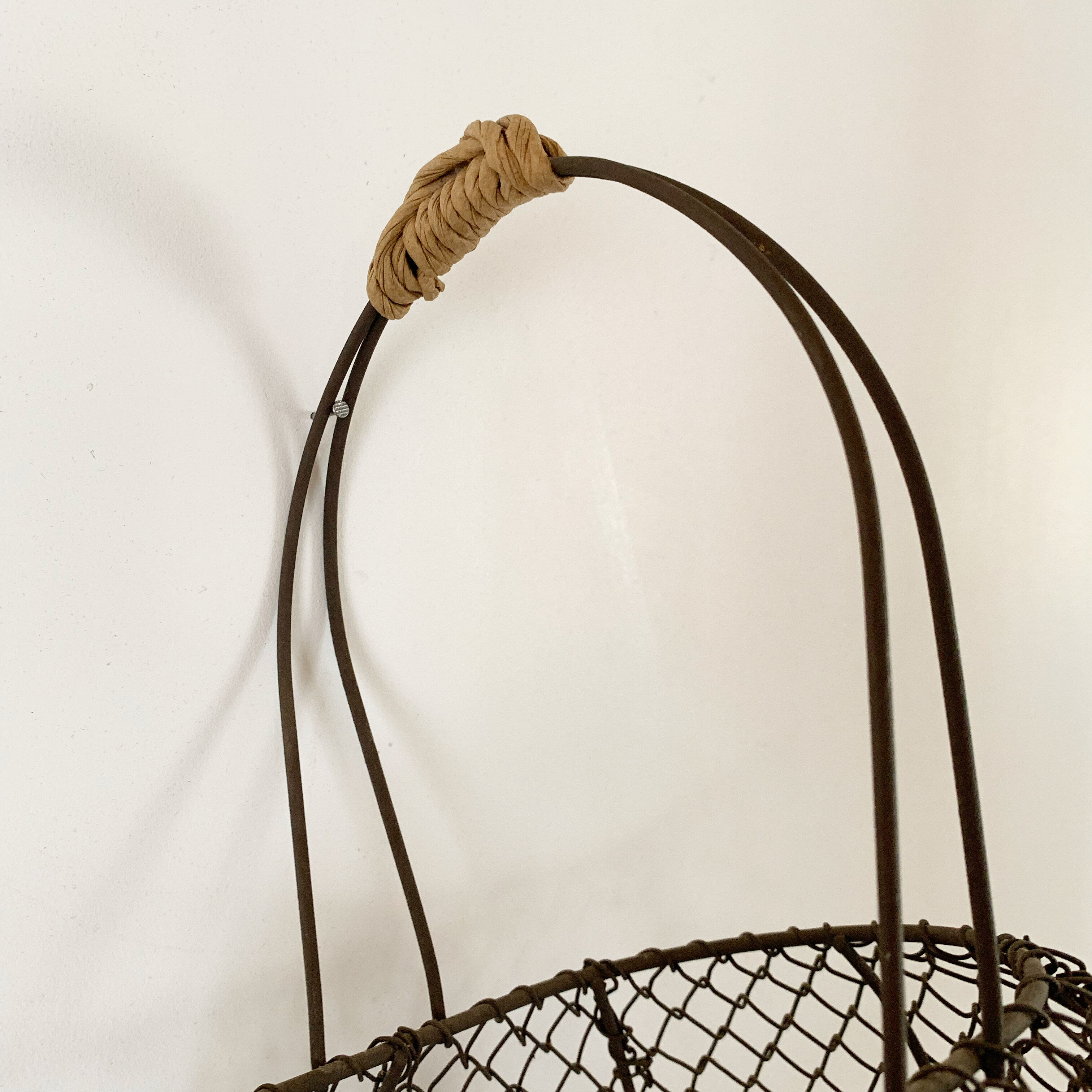 Panier vintage à anse en métal
