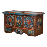 Coffre de mariage d'art populaire, daté de 1718