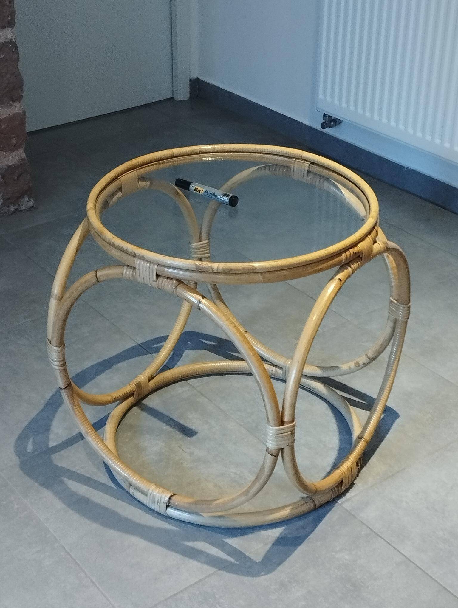 Table basse en rotin, bambou et verre, Design Space Age Vintage