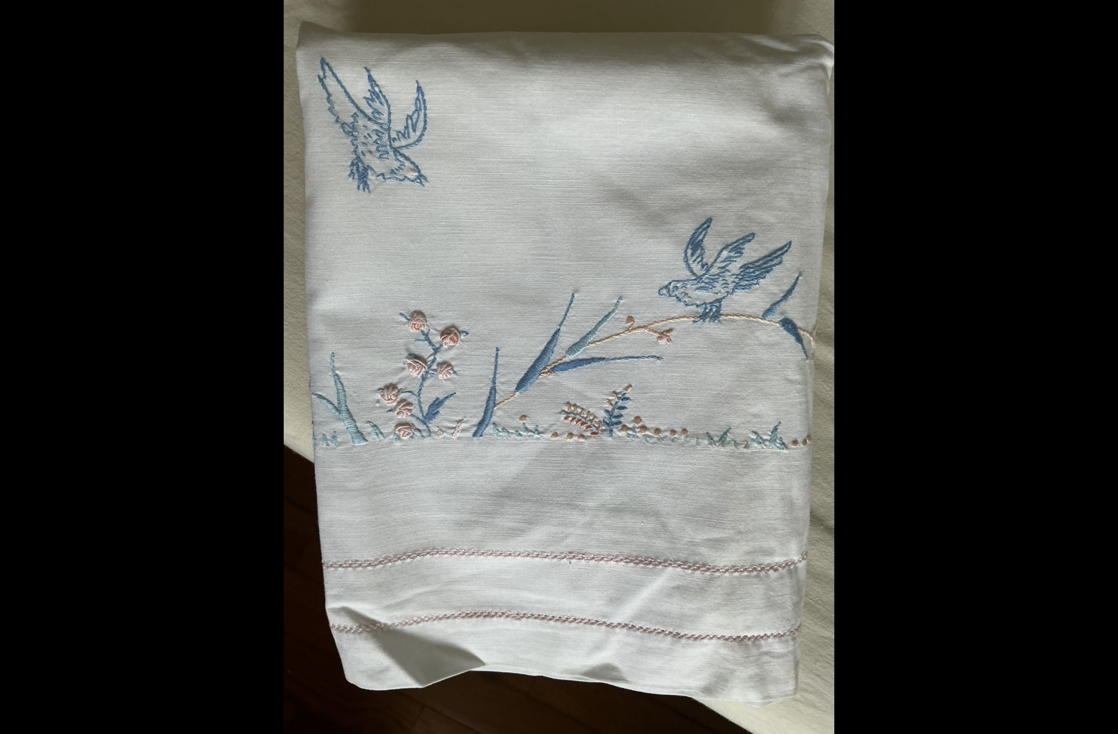 Embroidered children's sheet 112 X 78 cm
