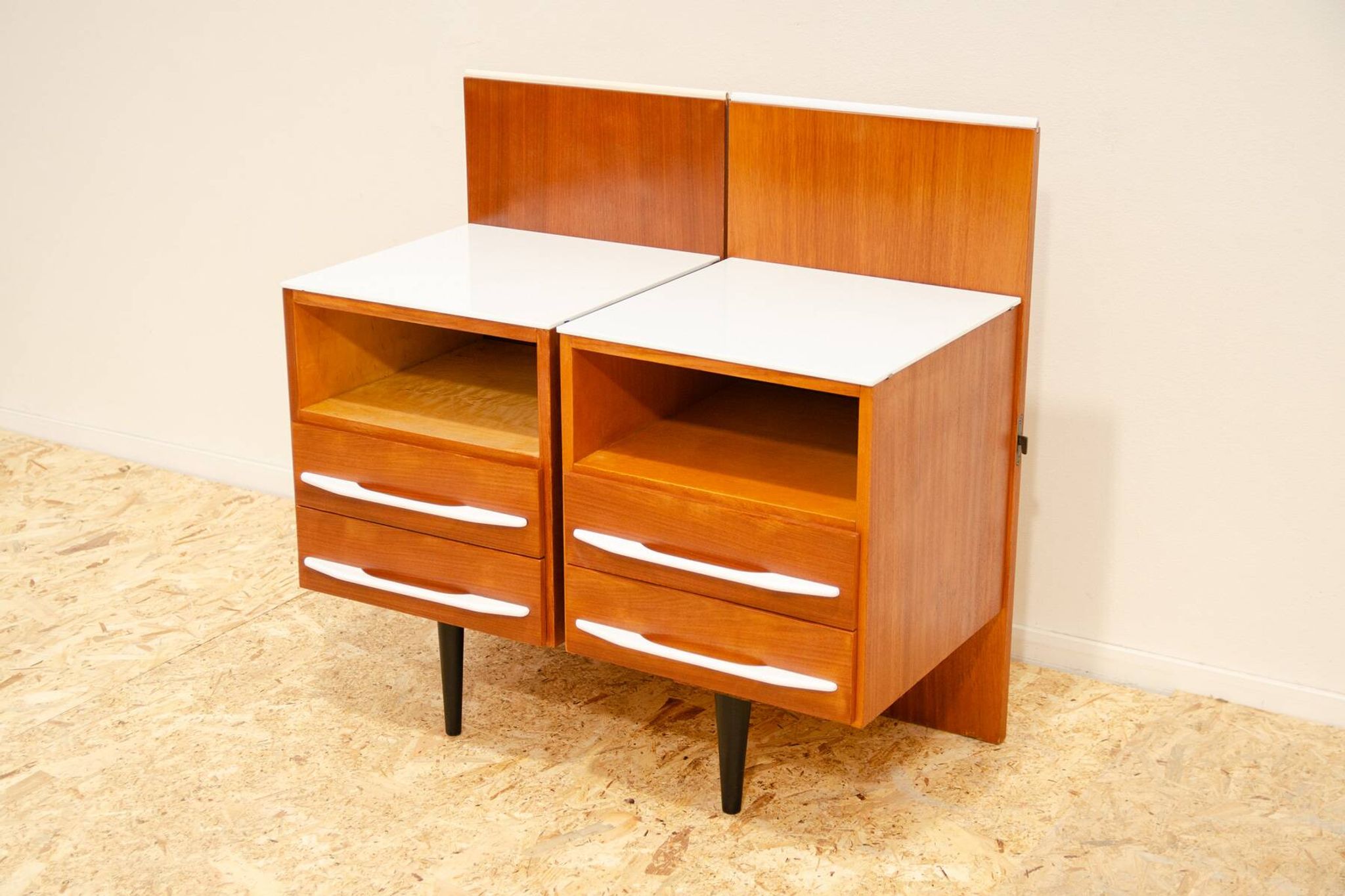 Paire de tables de chevet entièrement rénovées par Mojmír Požár, années 1960, Tchécoslovaquie