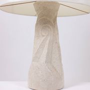 Lampe en pierre sculpté. Années 1970.